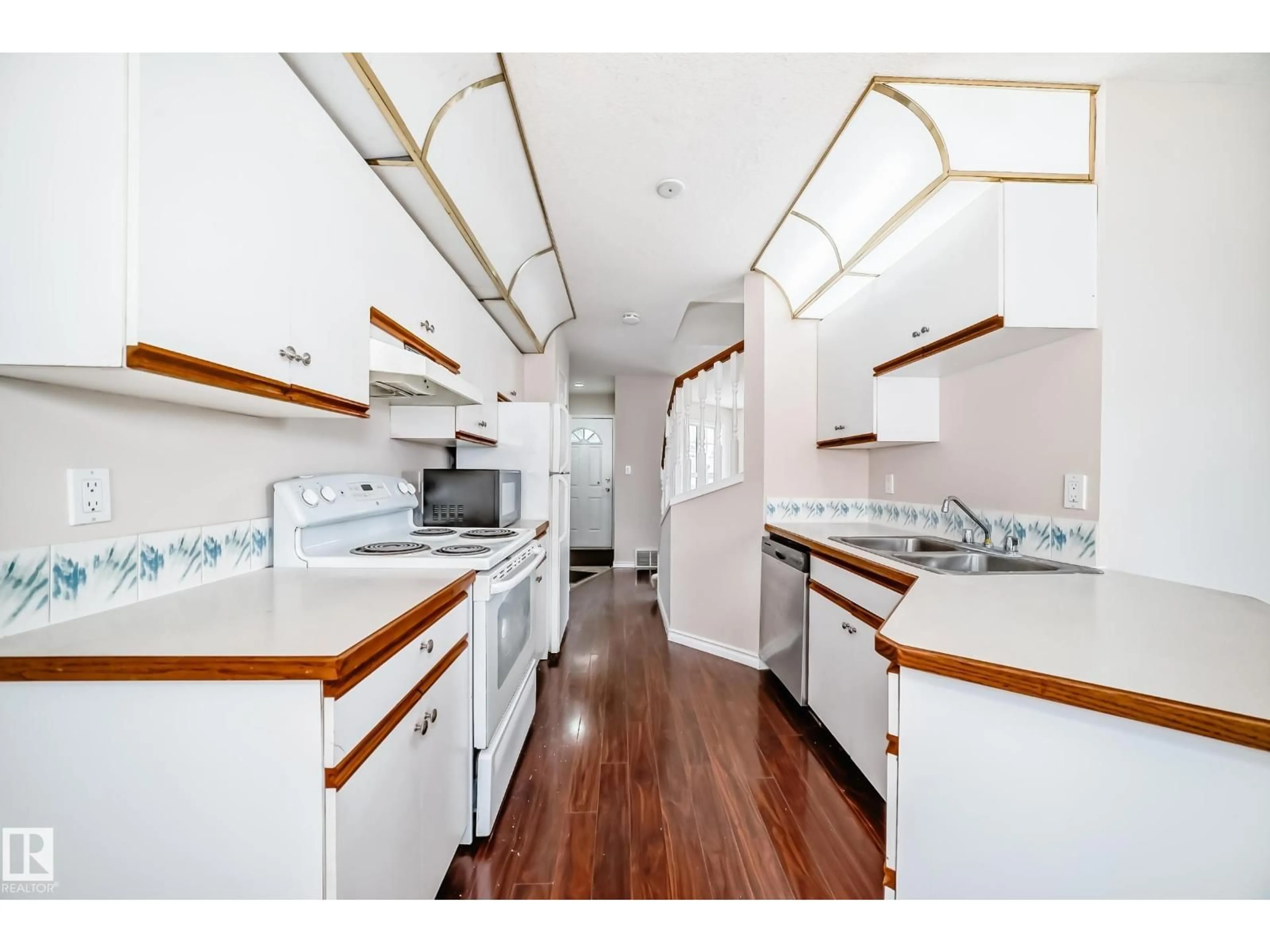 Standard kitchen, wood/laminate floor for 1033 - 49 YOUVILLE DR, Edmonton Alberta T6L6V9