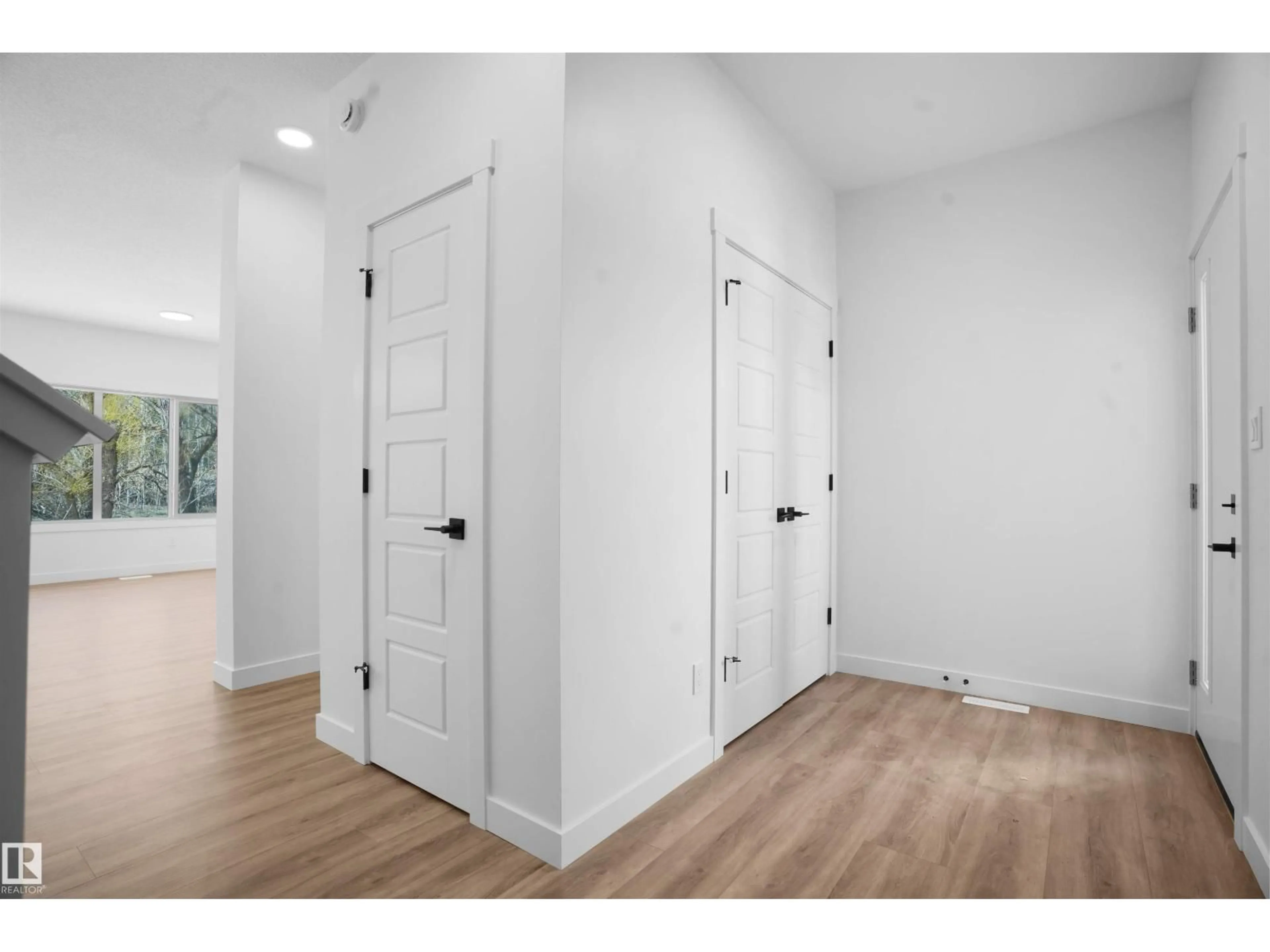 Indoor entryway for 4208 208 ST NW, Edmonton Alberta T6M3E4