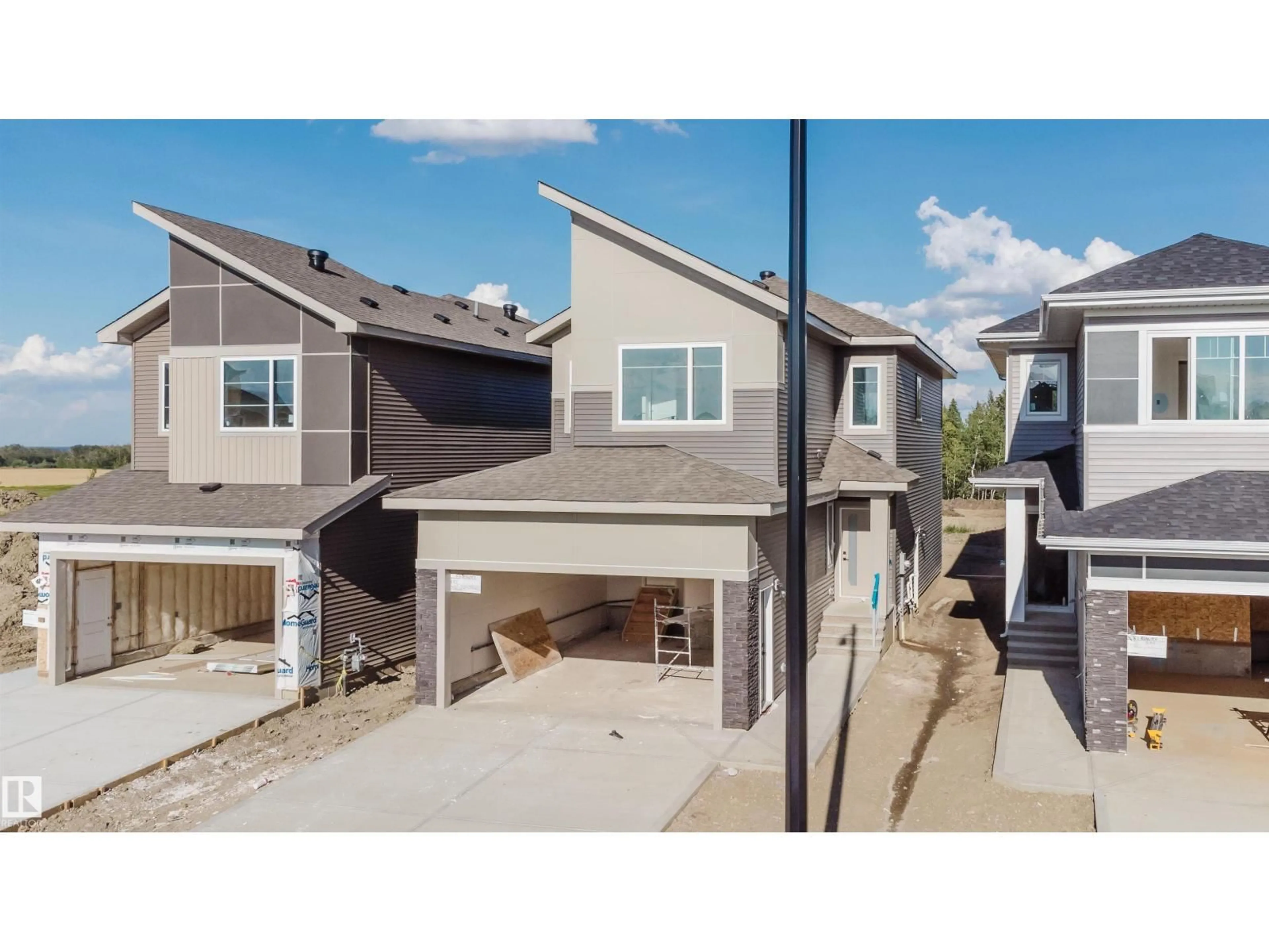 A pic from outside/outdoor area/front of a property/back of a property/a pic from drone, street for 53 RENWYCK PL, Spruce Grove Alberta T7X4E1