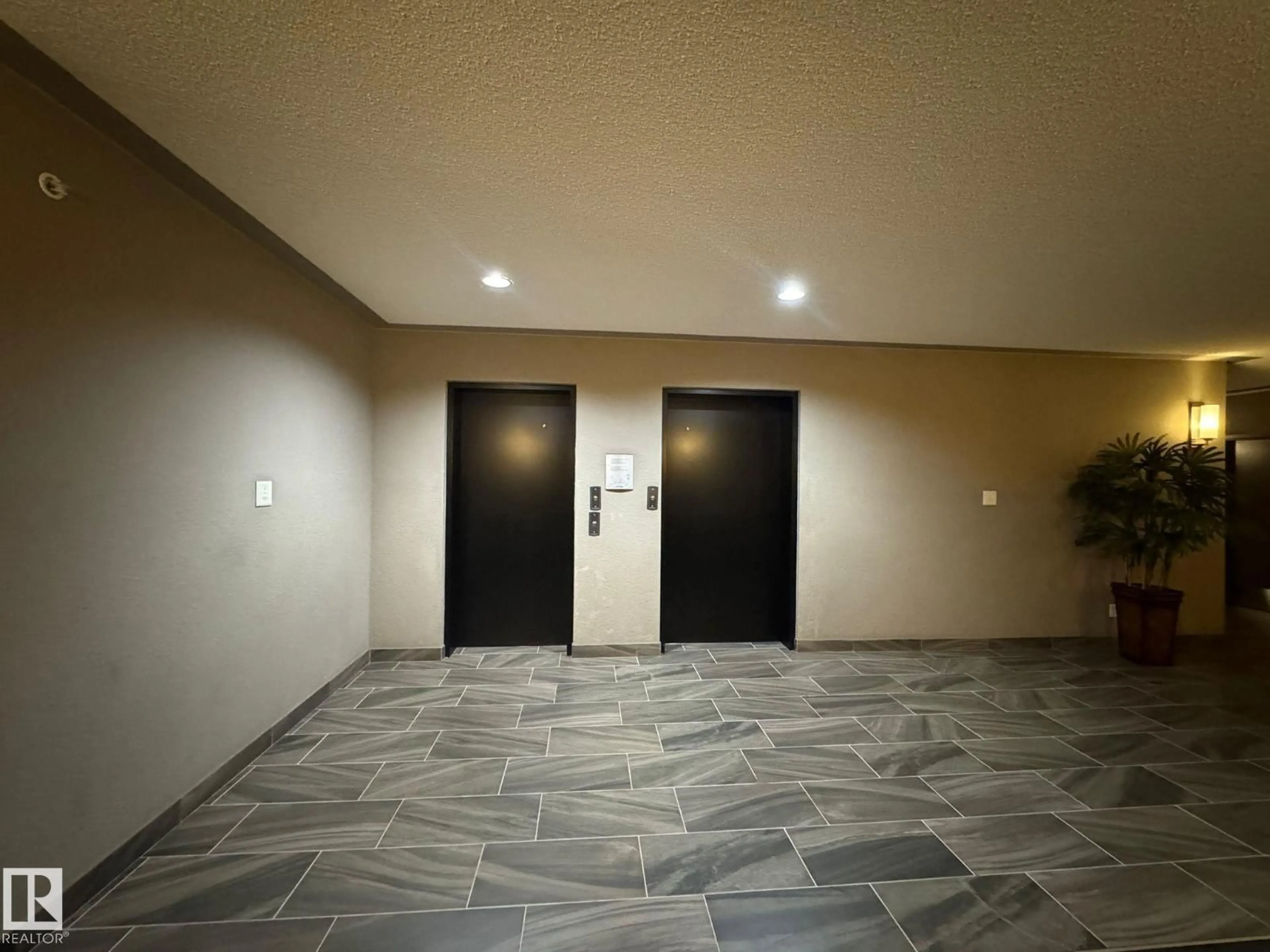 Indoor foyer for #445 - 1520 HAMMOND GATE, Edmonton Alberta T6M0J4