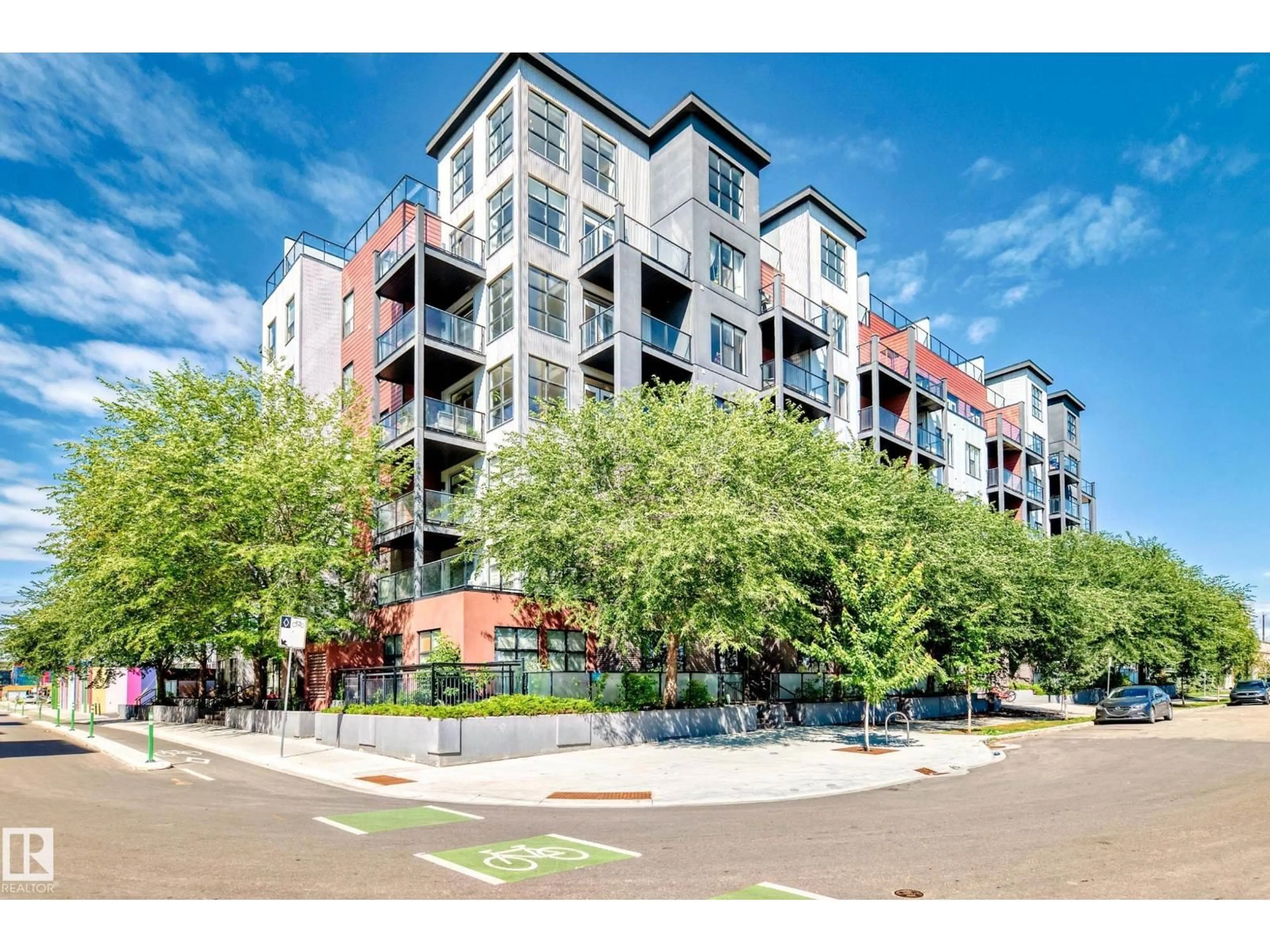 Patio, street for #504 - 10518 113 ST, Edmonton Alberta T5H0C6