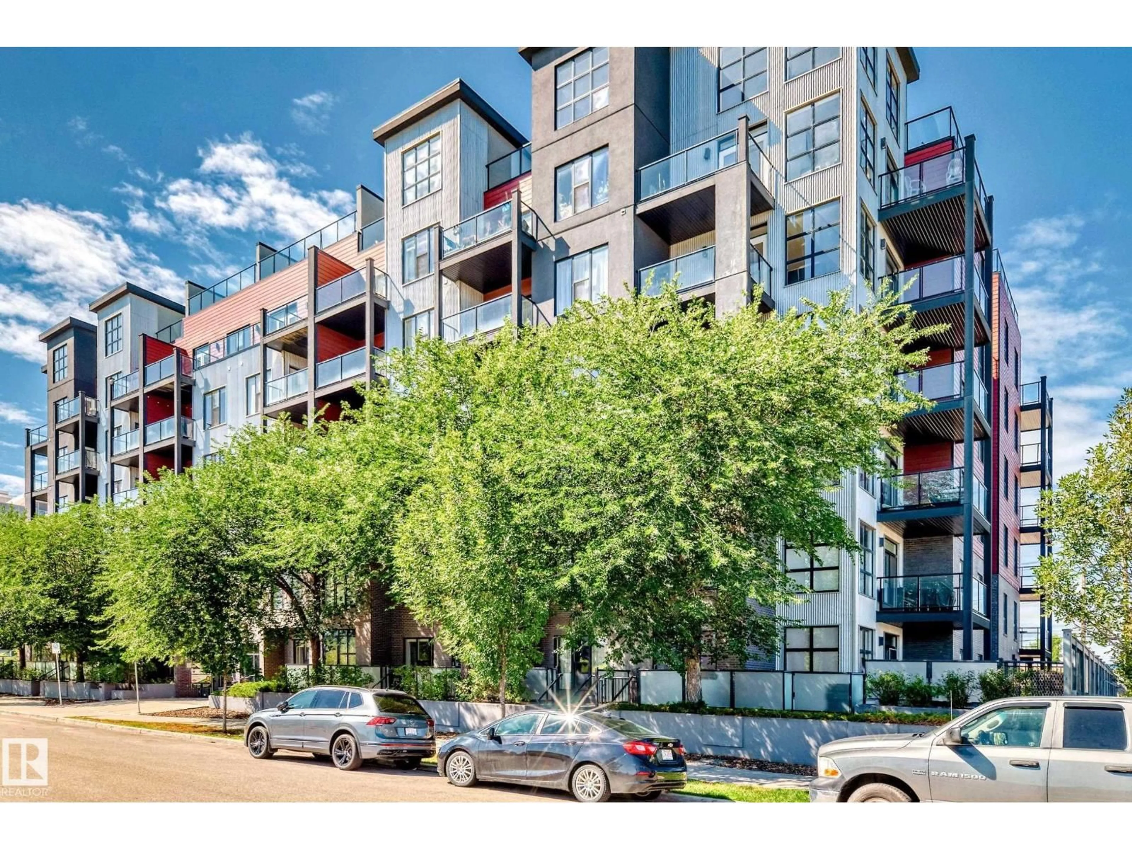 Patio, street for #504 - 10518 113 ST, Edmonton Alberta T5H0C6