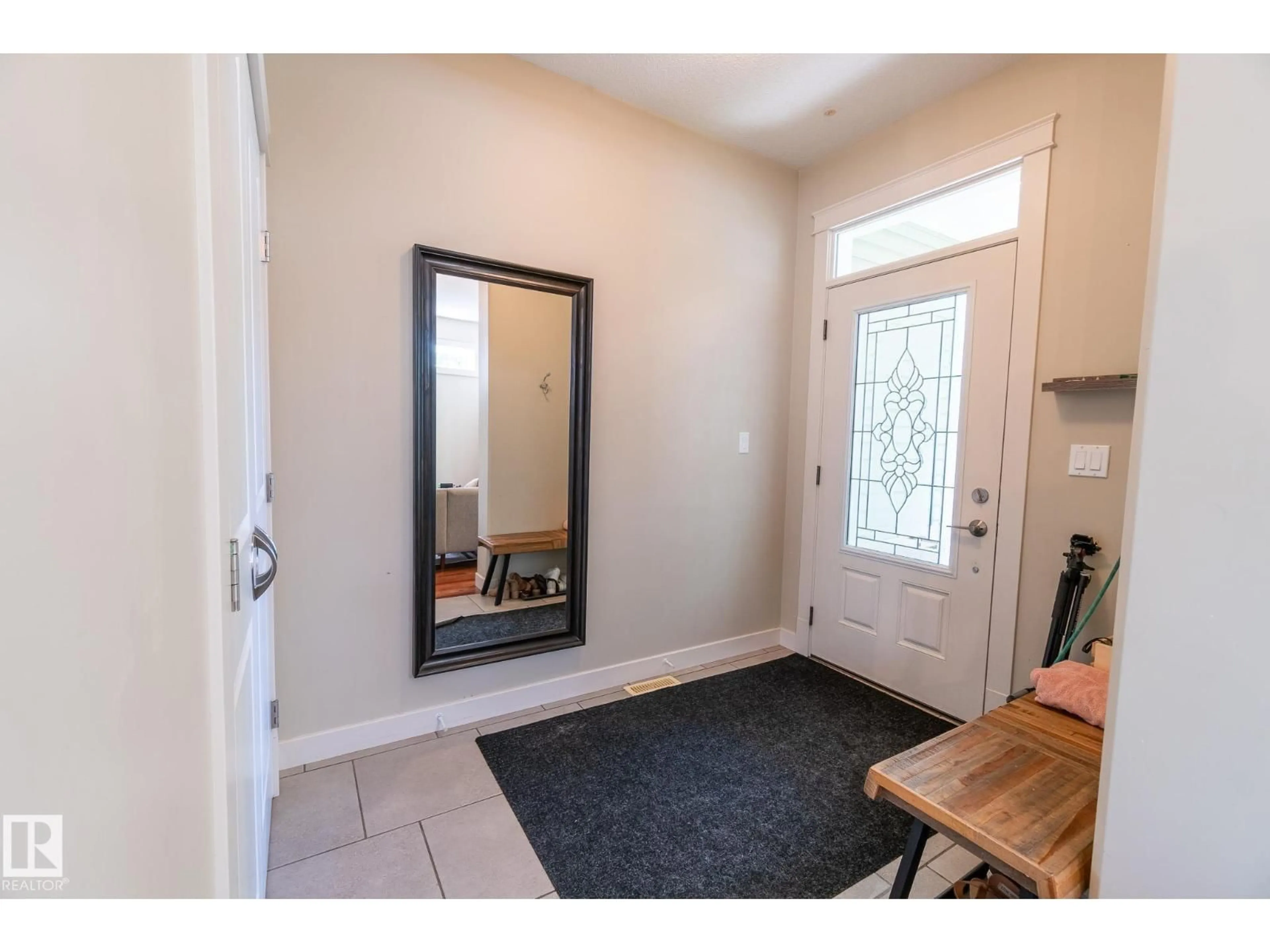 Indoor entryway for 11734 129 ST NW, Edmonton Alberta T5M0Y7