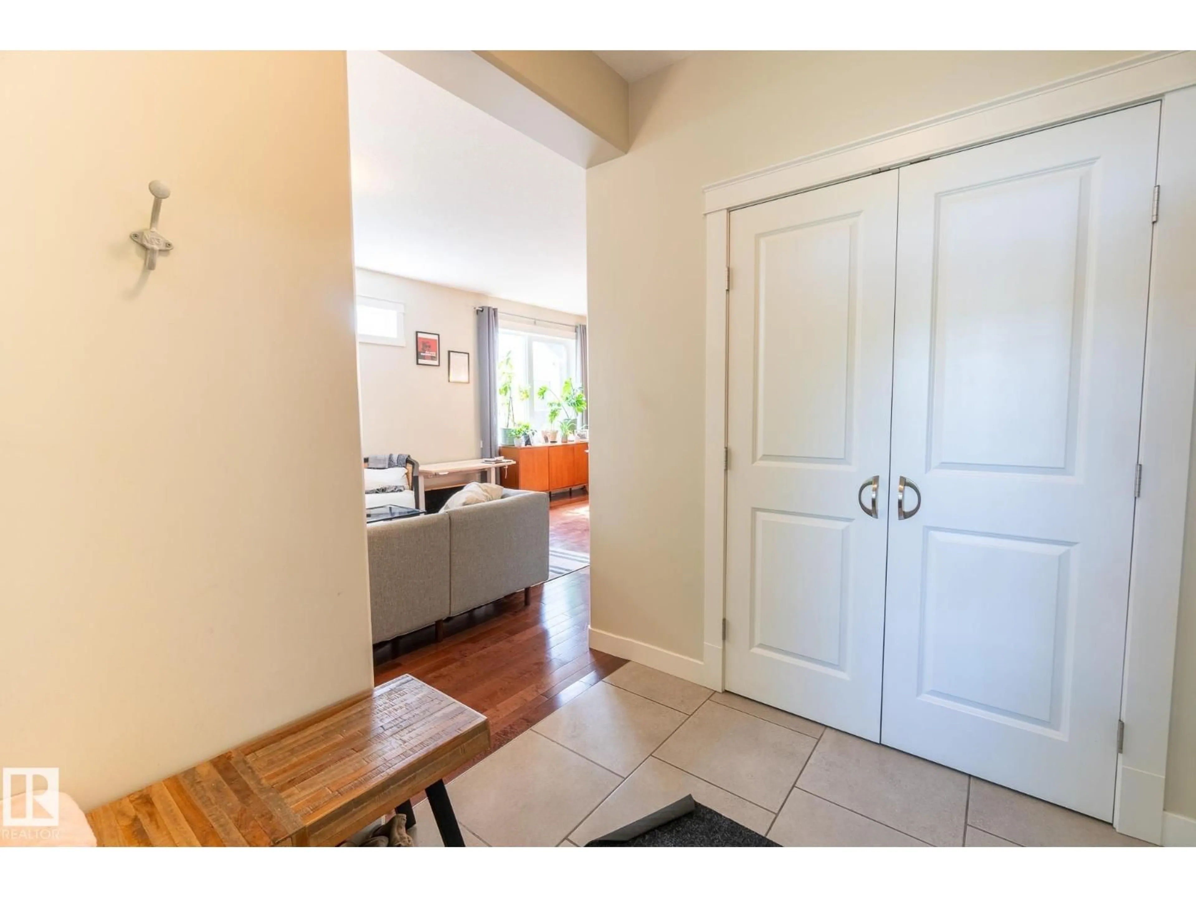 Indoor entryway for 11734 129 ST NW, Edmonton Alberta T5M0Y7