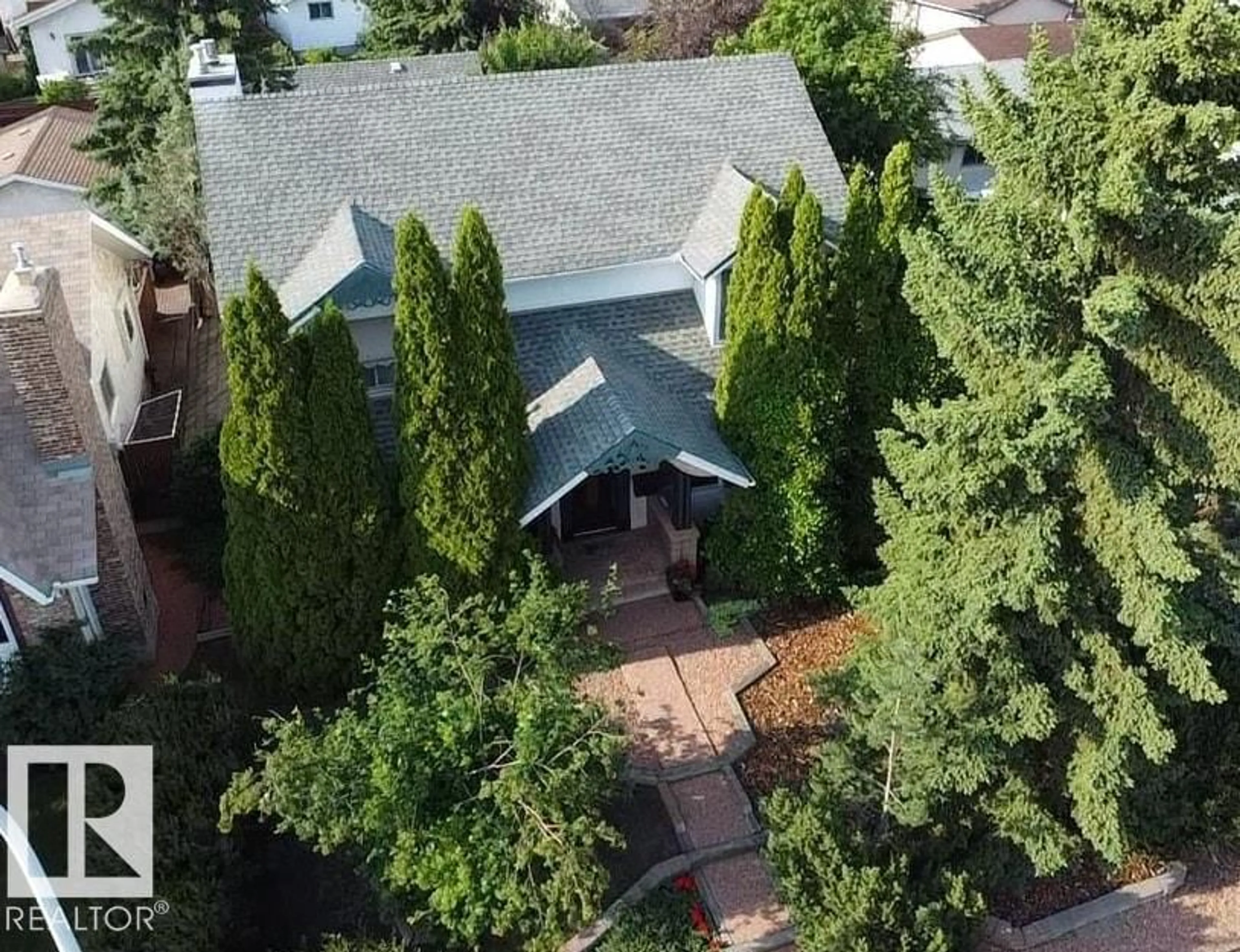 A pic from outside/outdoor area/front of a property/back of a property/a pic from drone, unknown for 18516 97A AV, Edmonton Alberta T5T3J4