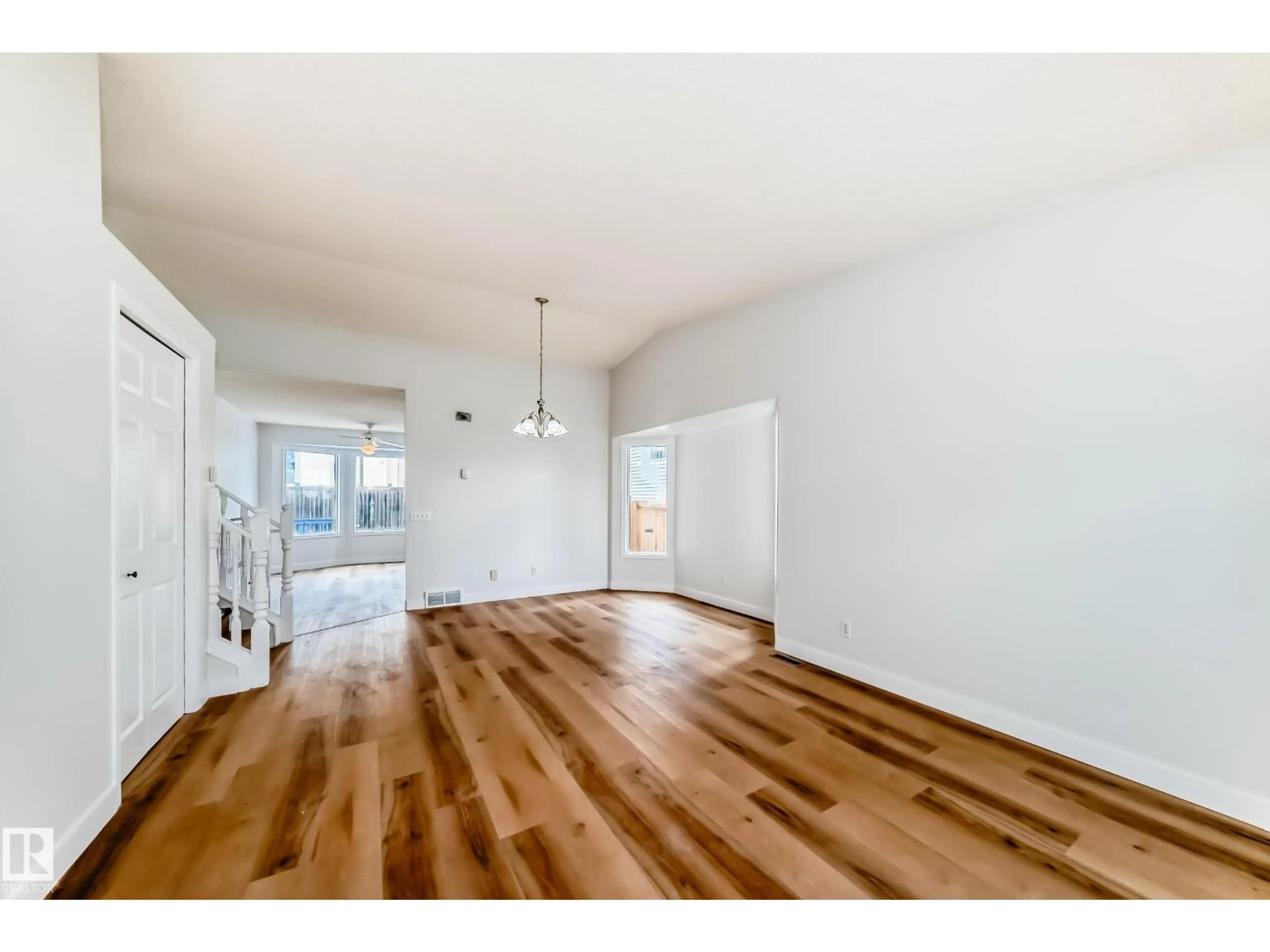 Unknown for 1141 60 ST, Edmonton Alberta T6L6R4
