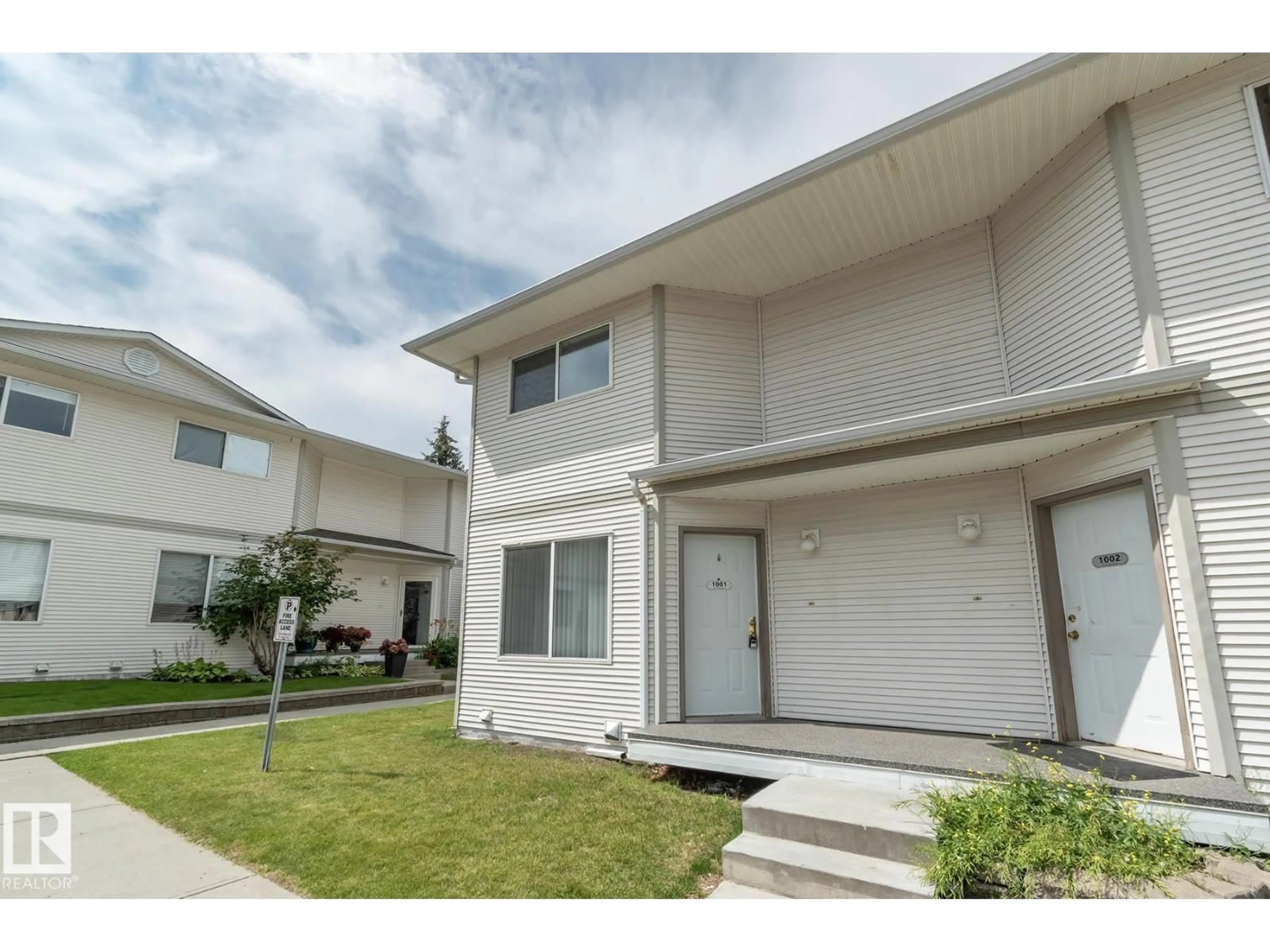 Home with vinyl exterior material, street for #1001 - 610 KING ST, Spruce Grove Alberta T7X4J9