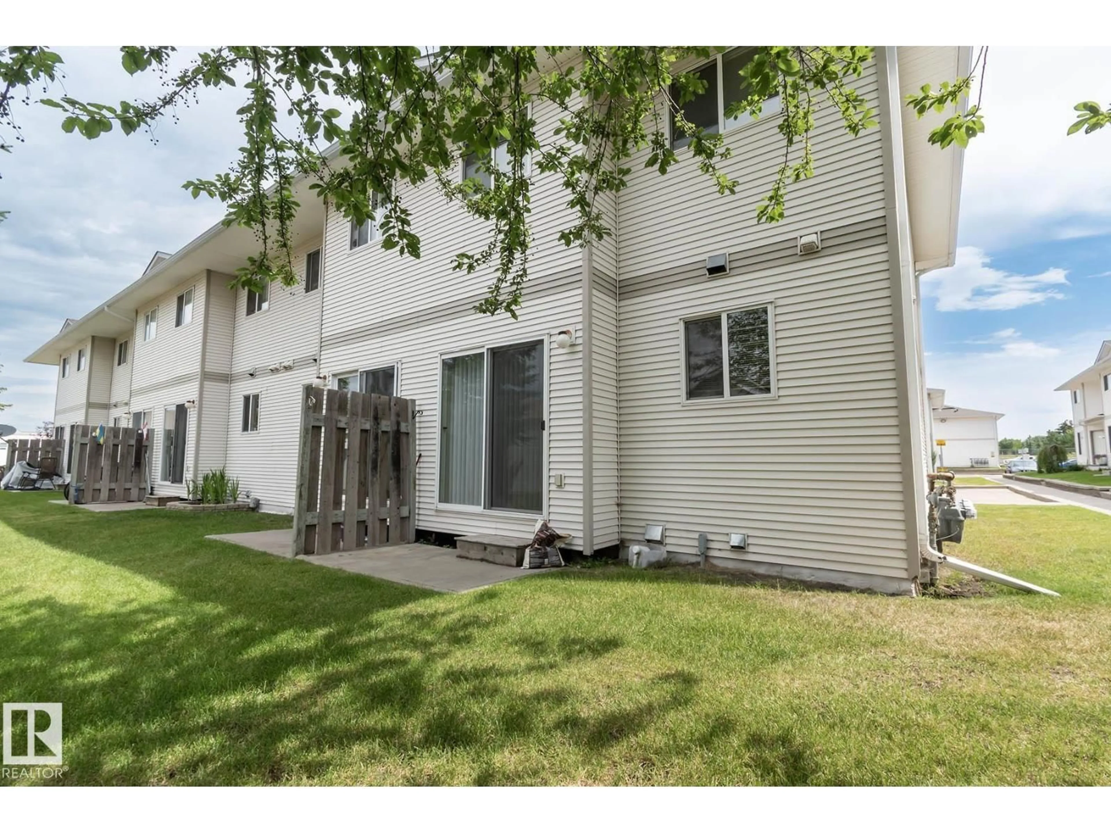 Patio, unknown for #1001 - 610 KING ST, Spruce Grove Alberta T7X4J9