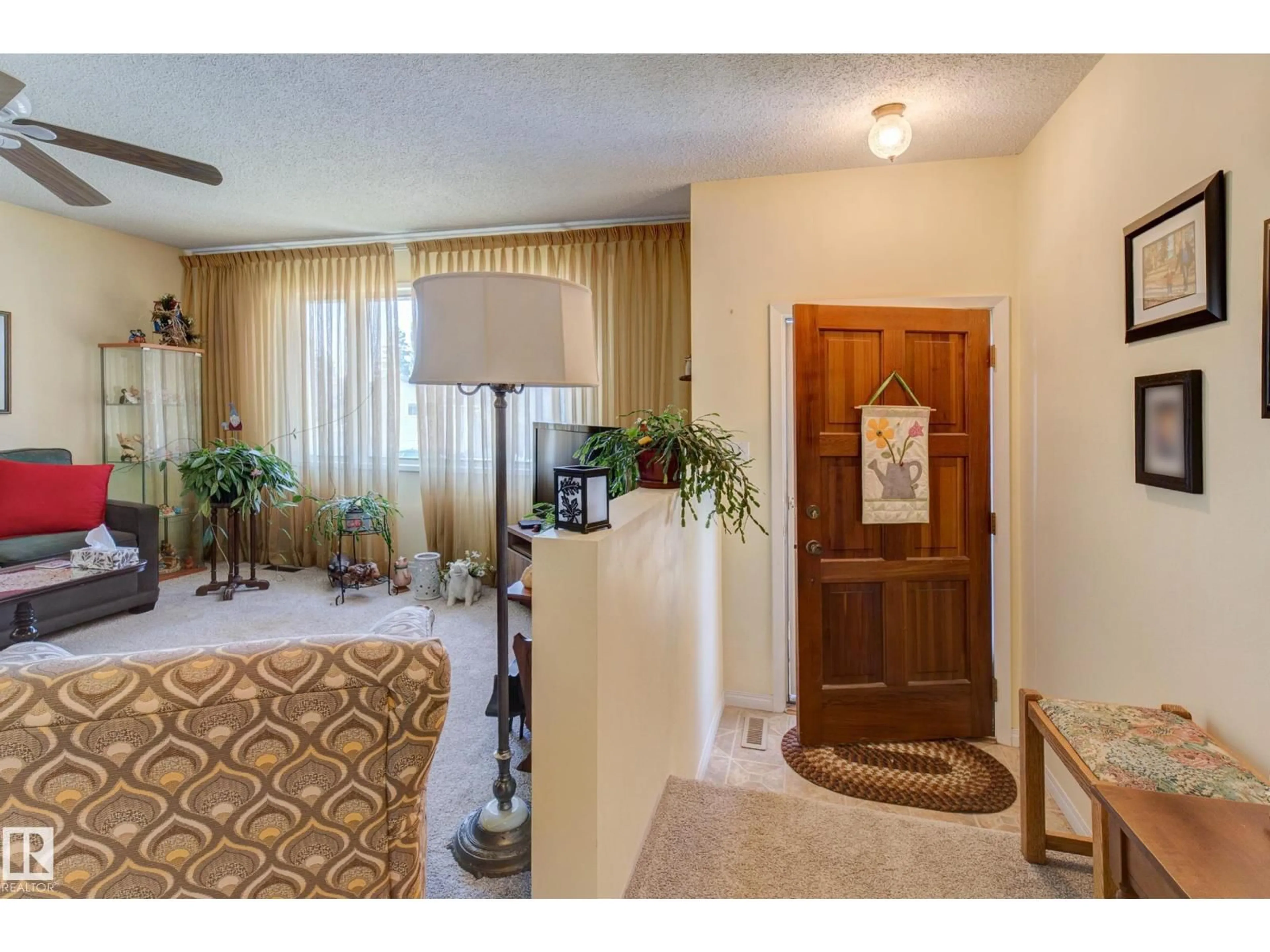 Indoor entryway for 6228 13 AV, Edmonton Alberta T6L2E6