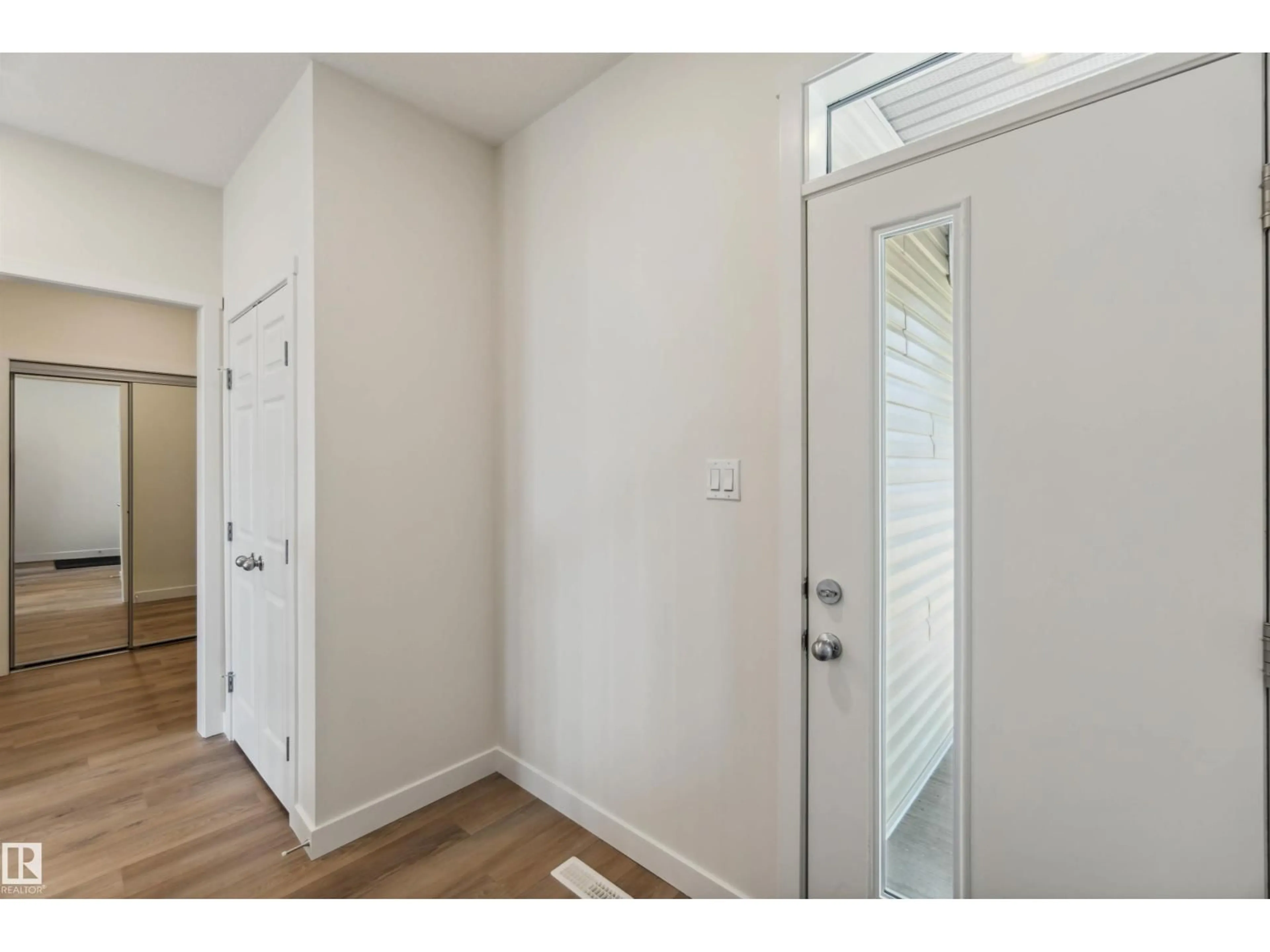 Indoor entryway for NW - 4672 177 AV, Edmonton Alberta T2T1E6