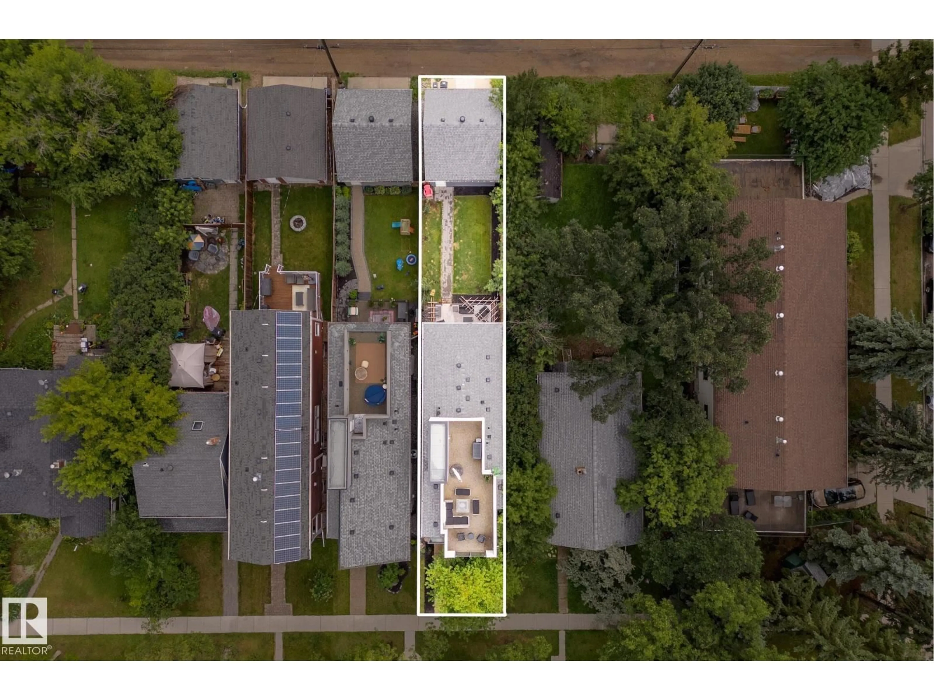 A pic from outside/outdoor area/front of a property/back of a property/a pic from drone, street for 10813 123 ST, Edmonton Alberta T5M0C7