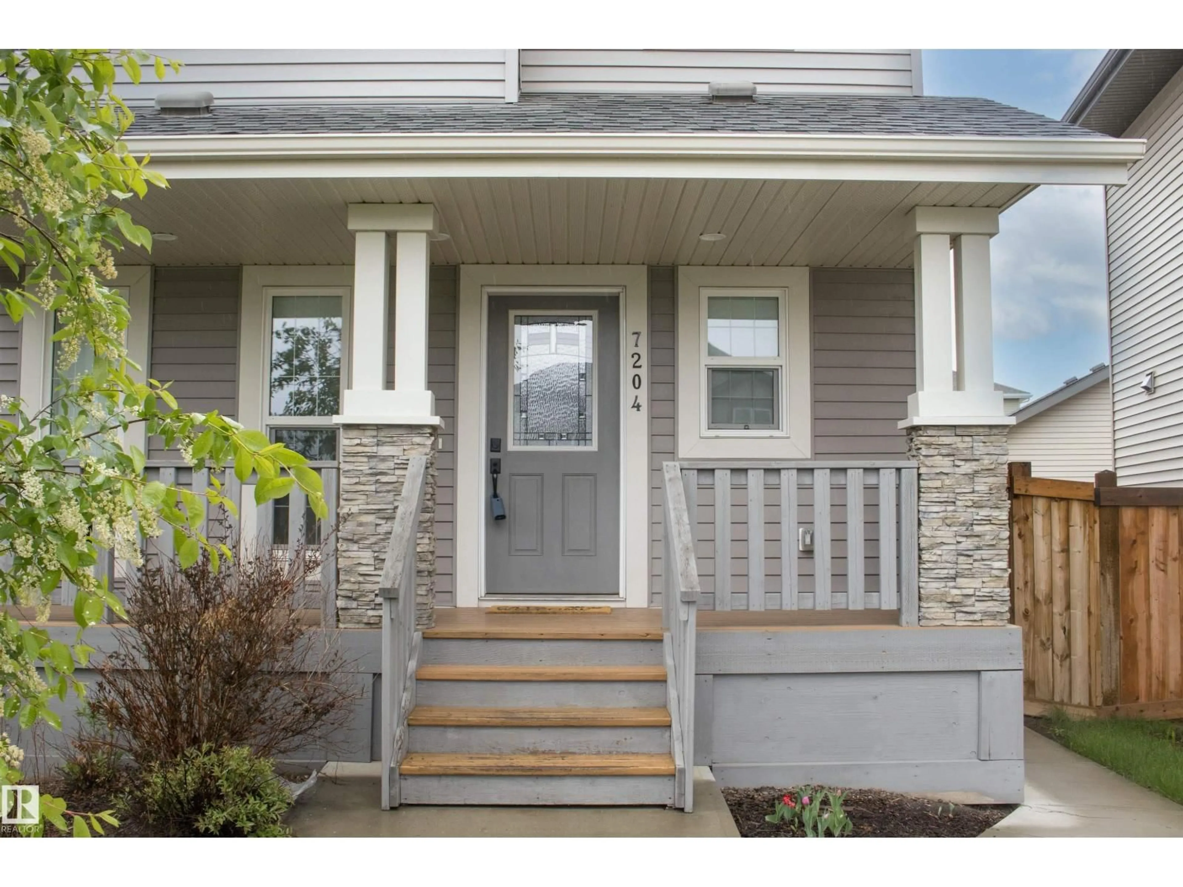 Home with vinyl exterior material, street for SW - 7204 CARDINAL WY, Edmonton Alberta T6W2Y5