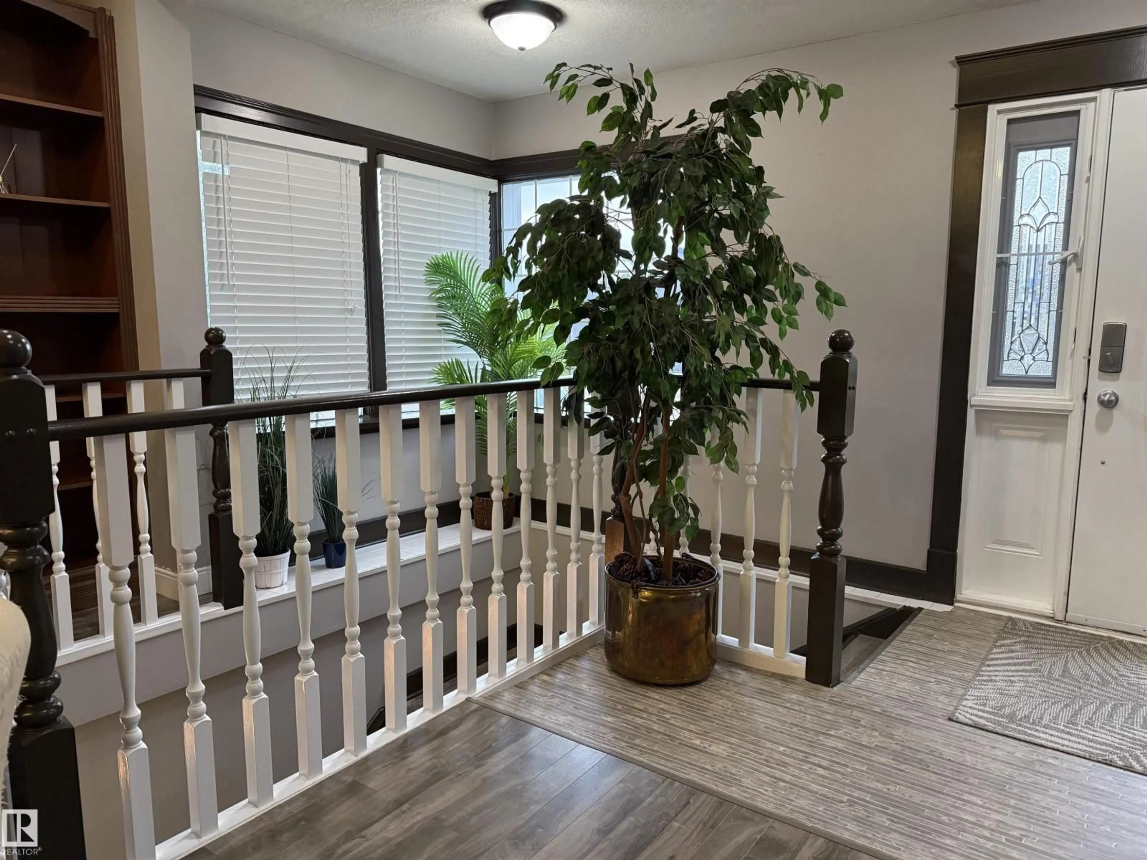 Indoor entryway for 5217 51 AV, Wetaskiwin Alberta T9A0V5