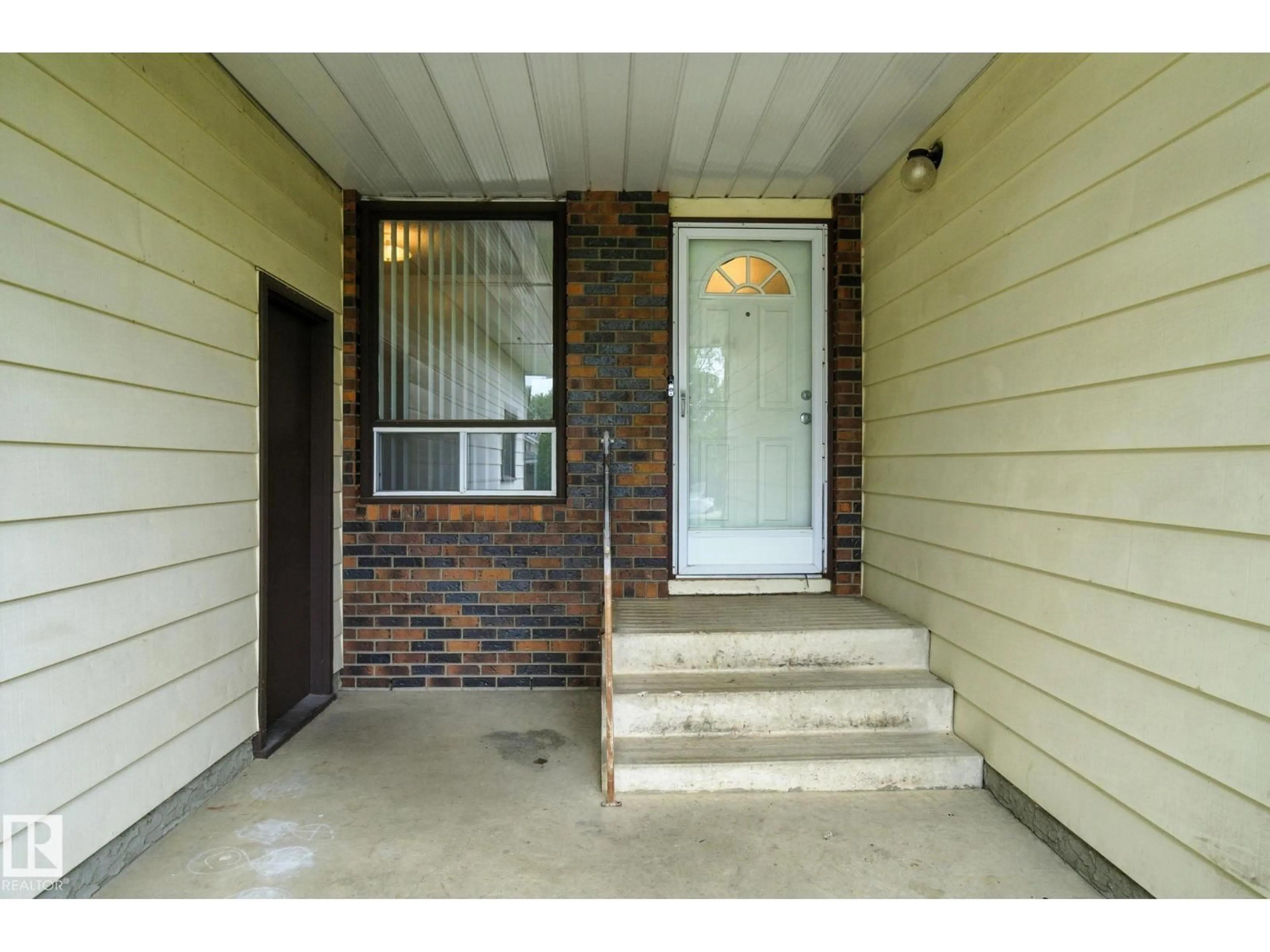 Indoor entryway for 5501 54 AV, Beaumont Alberta T4X1A4