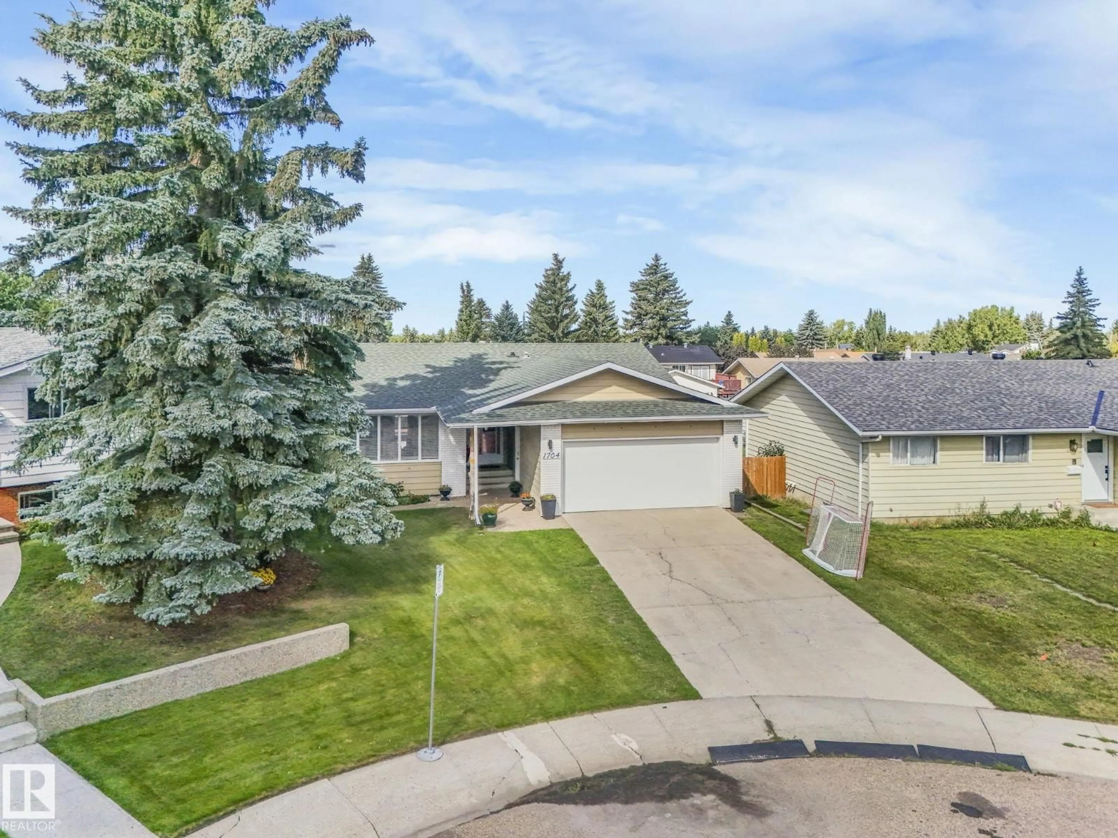 A pic from outside/outdoor area/front of a property/back of a property/a pic from drone, street for 1704 53 ST, Edmonton Alberta T6R1K4