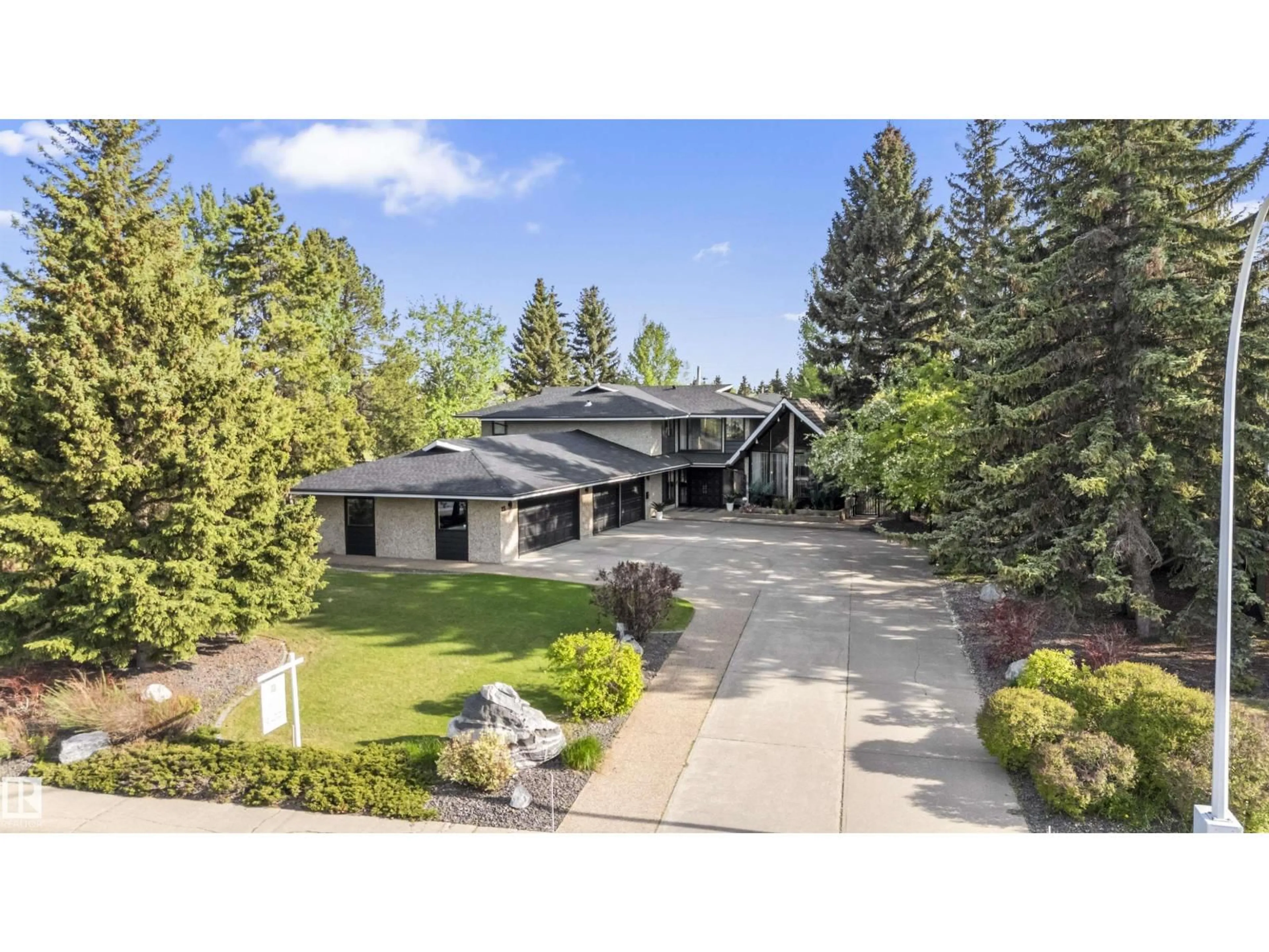 A pic from outside/outdoor area/front of a property/back of a property/a pic from drone, mountain view for 23 WESTBROOK DR, Edmonton Alberta T6J2C8