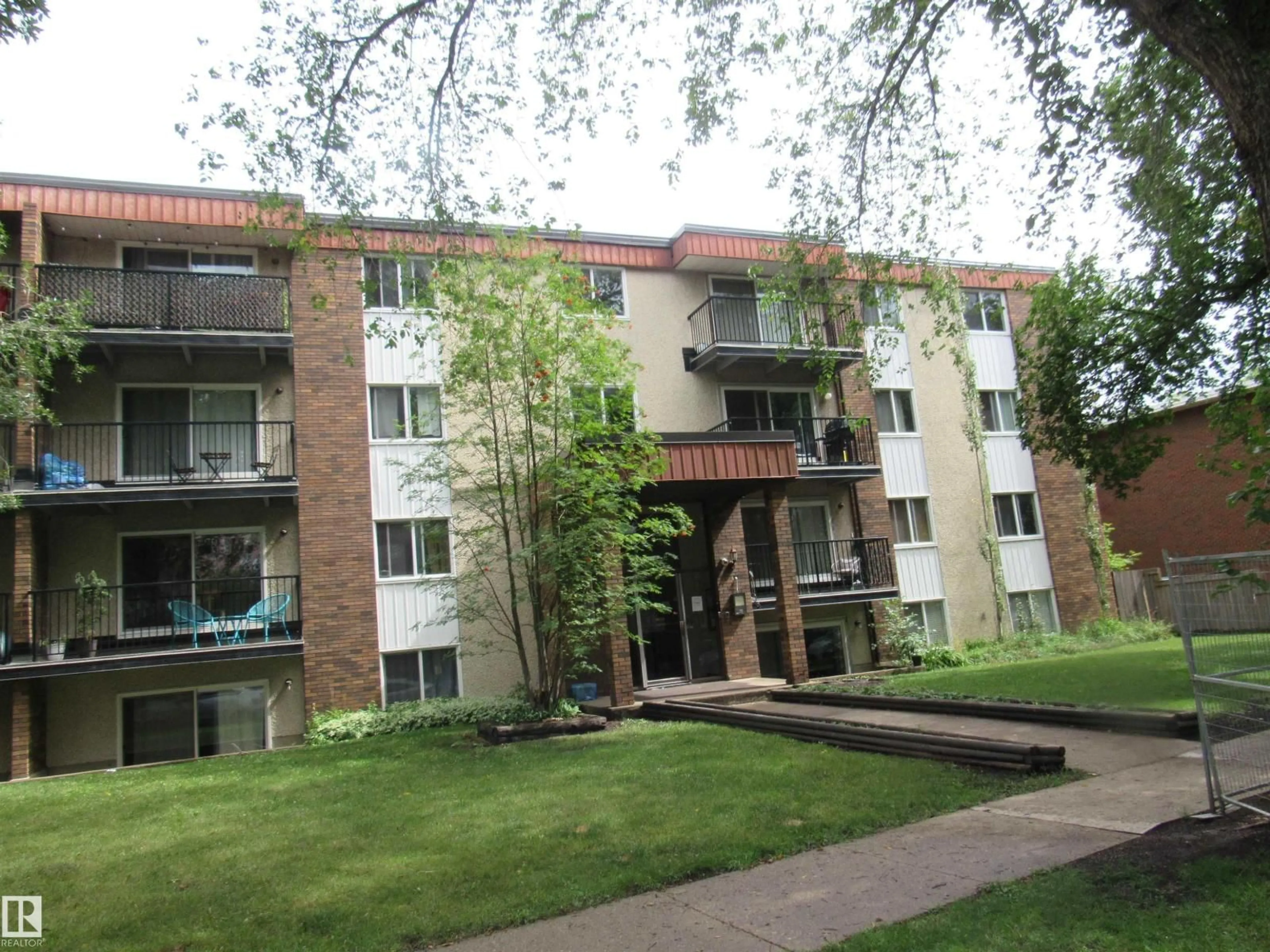 Patio, building for #404 - 10335 117 ST, Edmonton Alberta T5K1X8