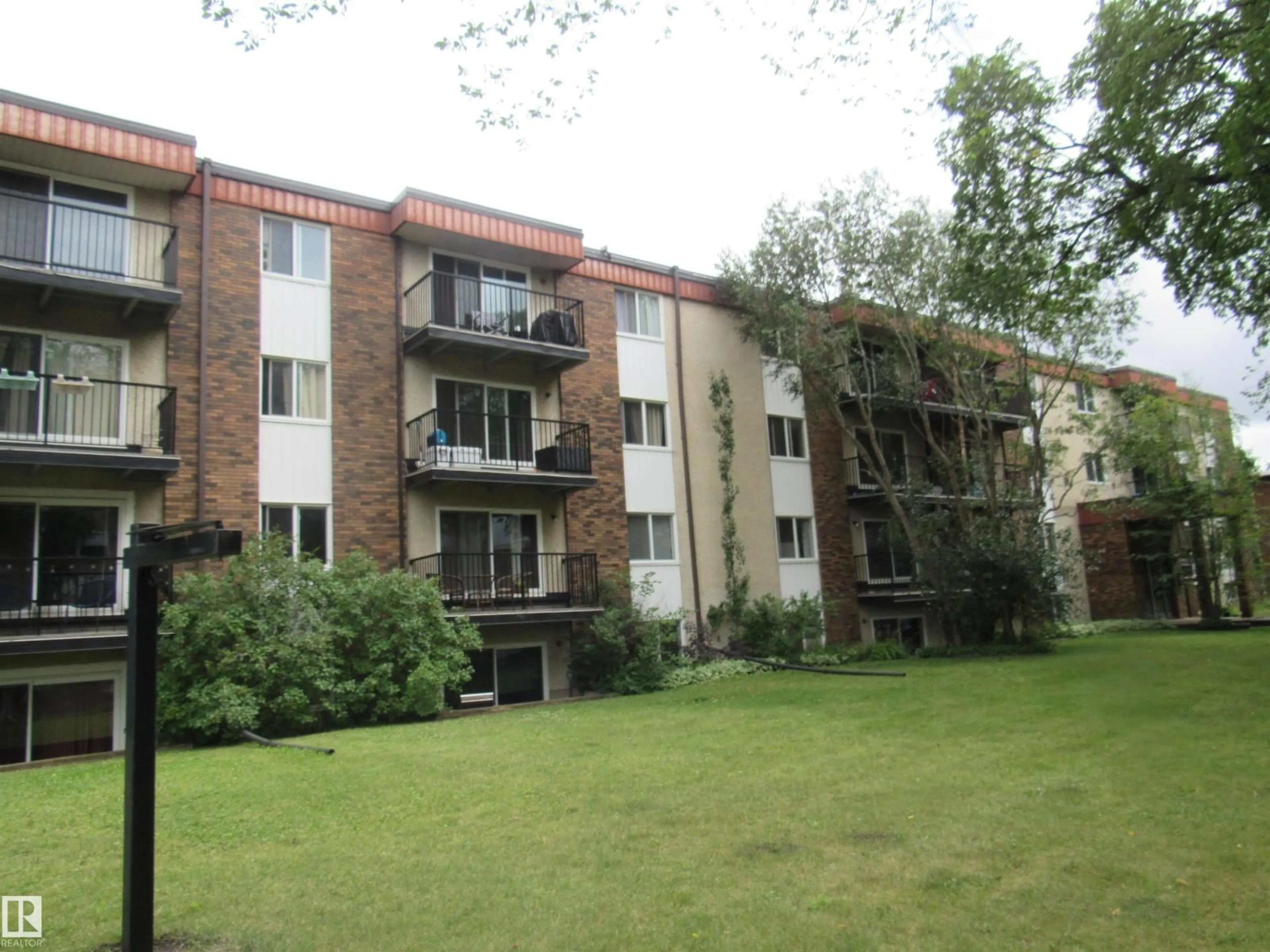 Patio, building for #404 - 10335 117 ST, Edmonton Alberta T5K1X8