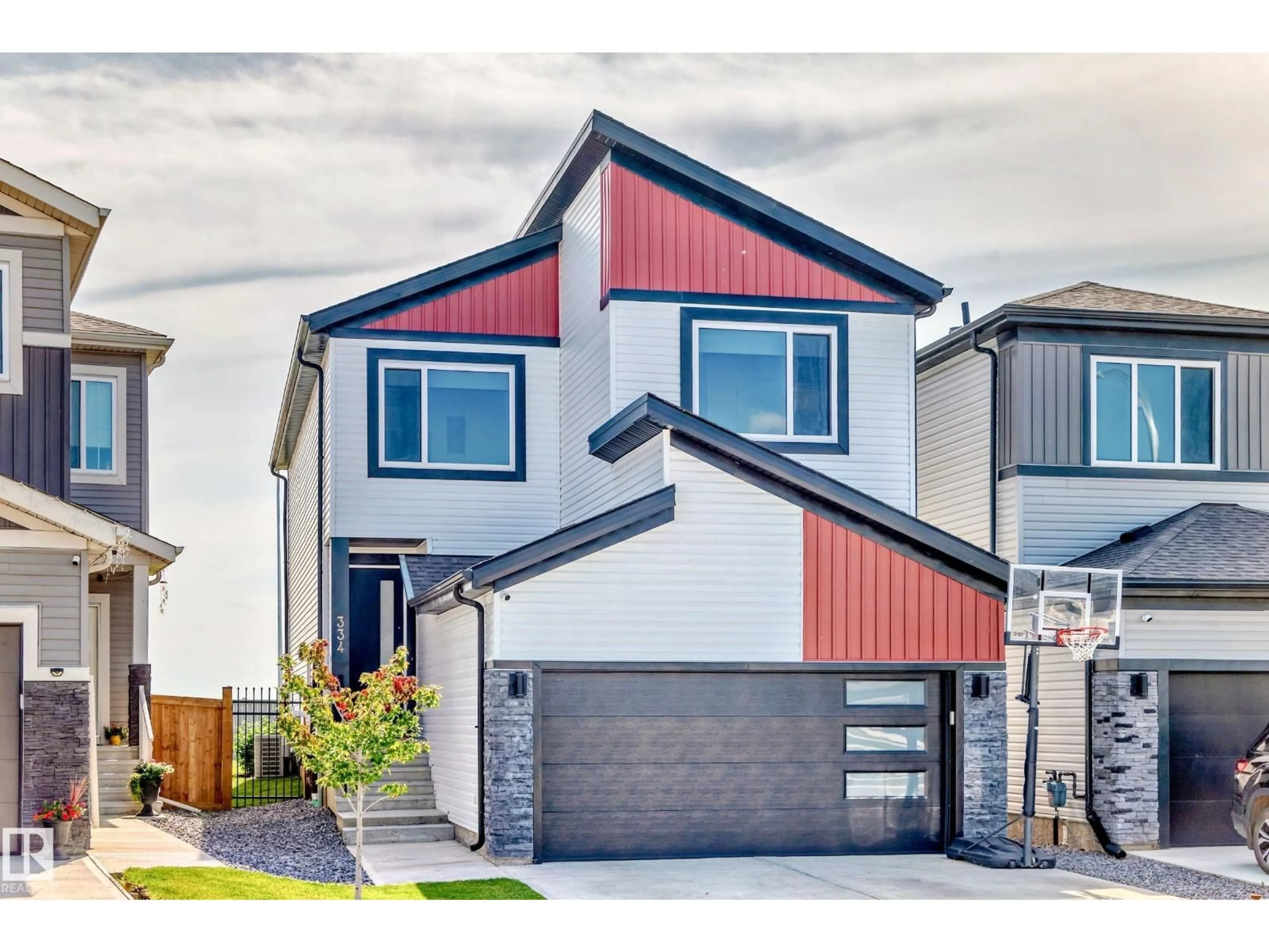 Home with vinyl exterior material, street for 334 MEADOWVIEW DR, Fort Saskatchewan Alberta T8L0Y4