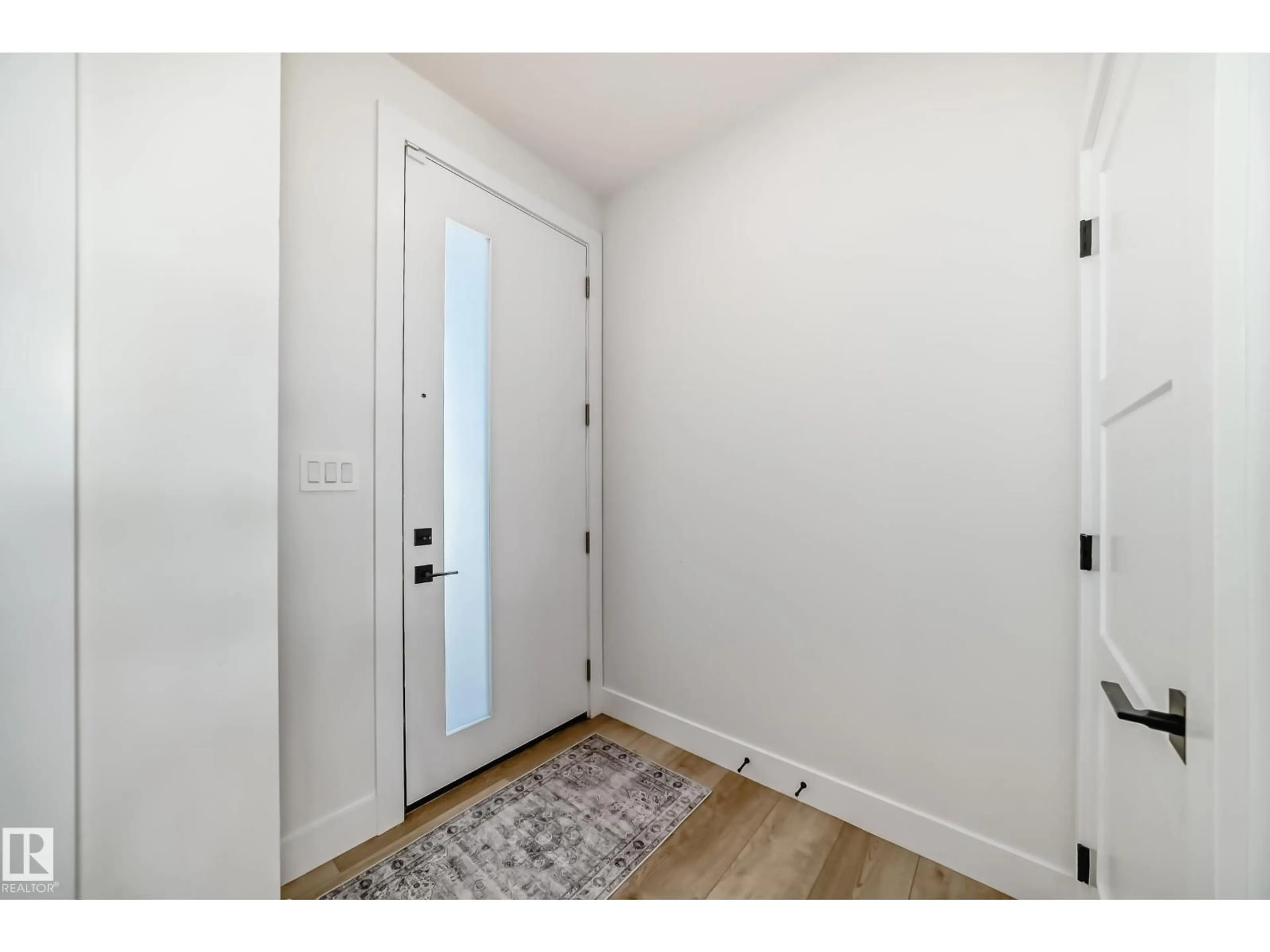 Indoor entryway for 334 MEADOWVIEW DR, Fort Saskatchewan Alberta T8L0Y4