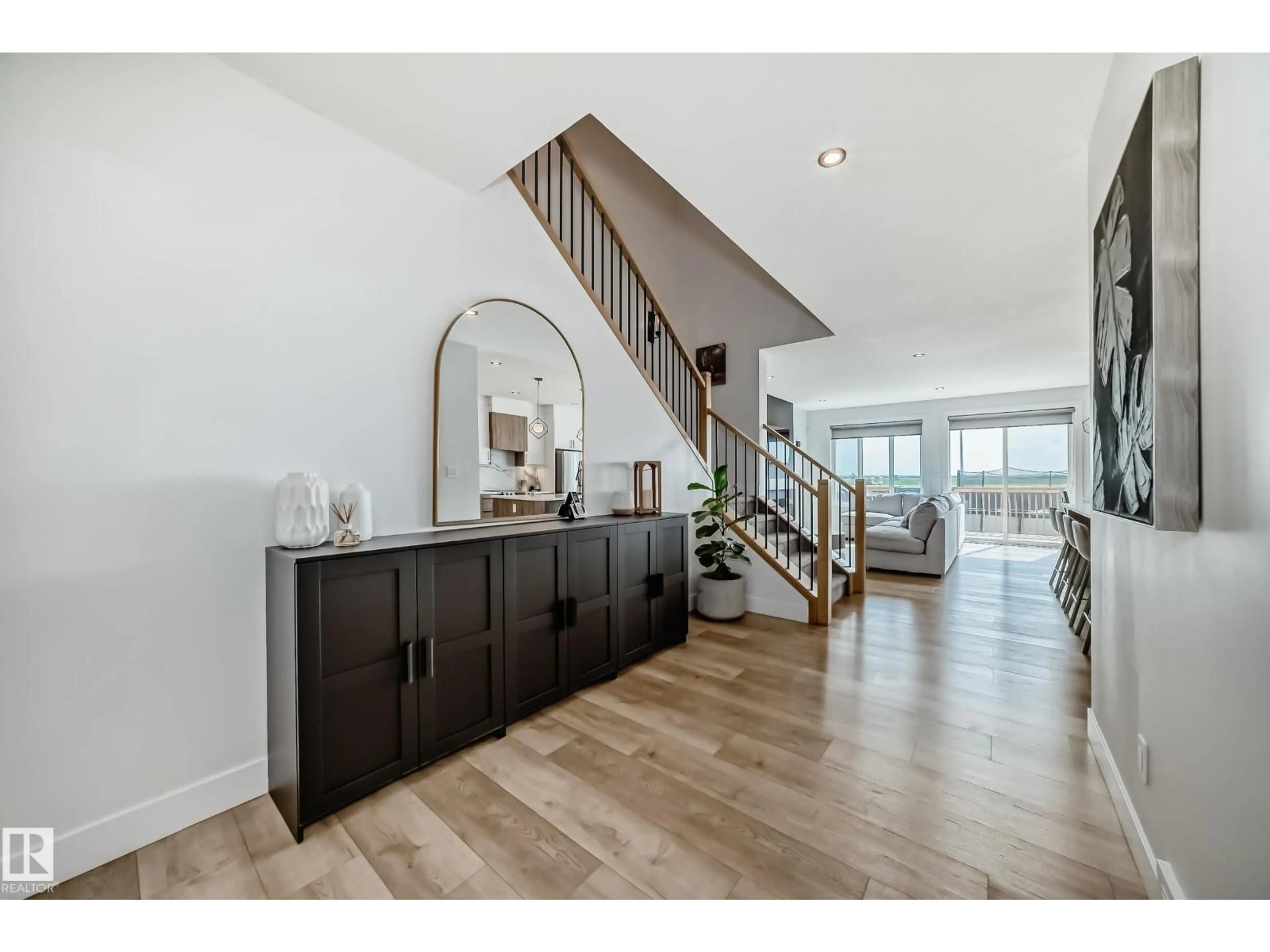 Indoor entryway for 334 MEADOWVIEW DR, Fort Saskatchewan Alberta T8L0Y4