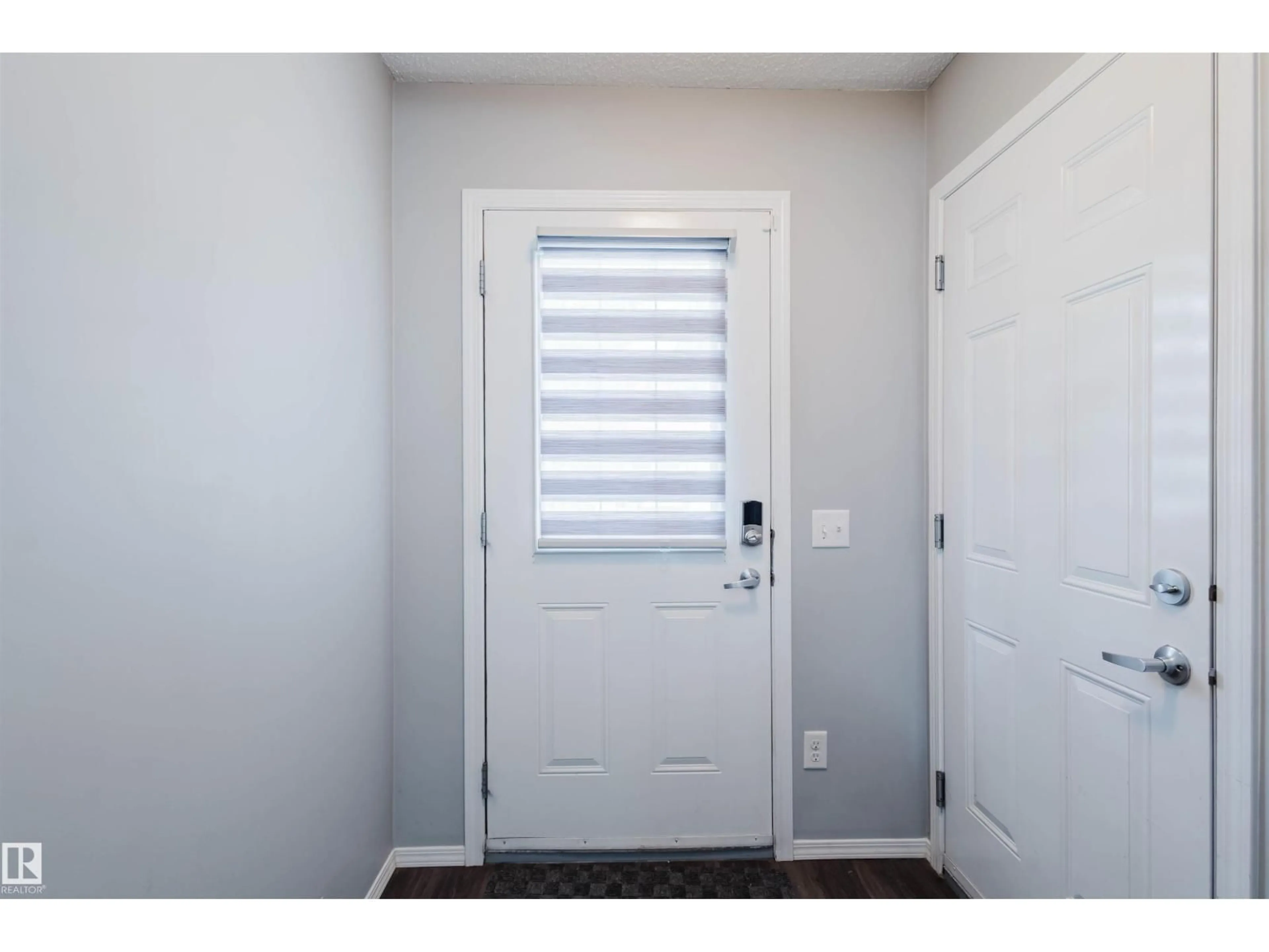Indoor entryway for #9 - 6520 2 AV SW, Edmonton Alberta T6X1S4