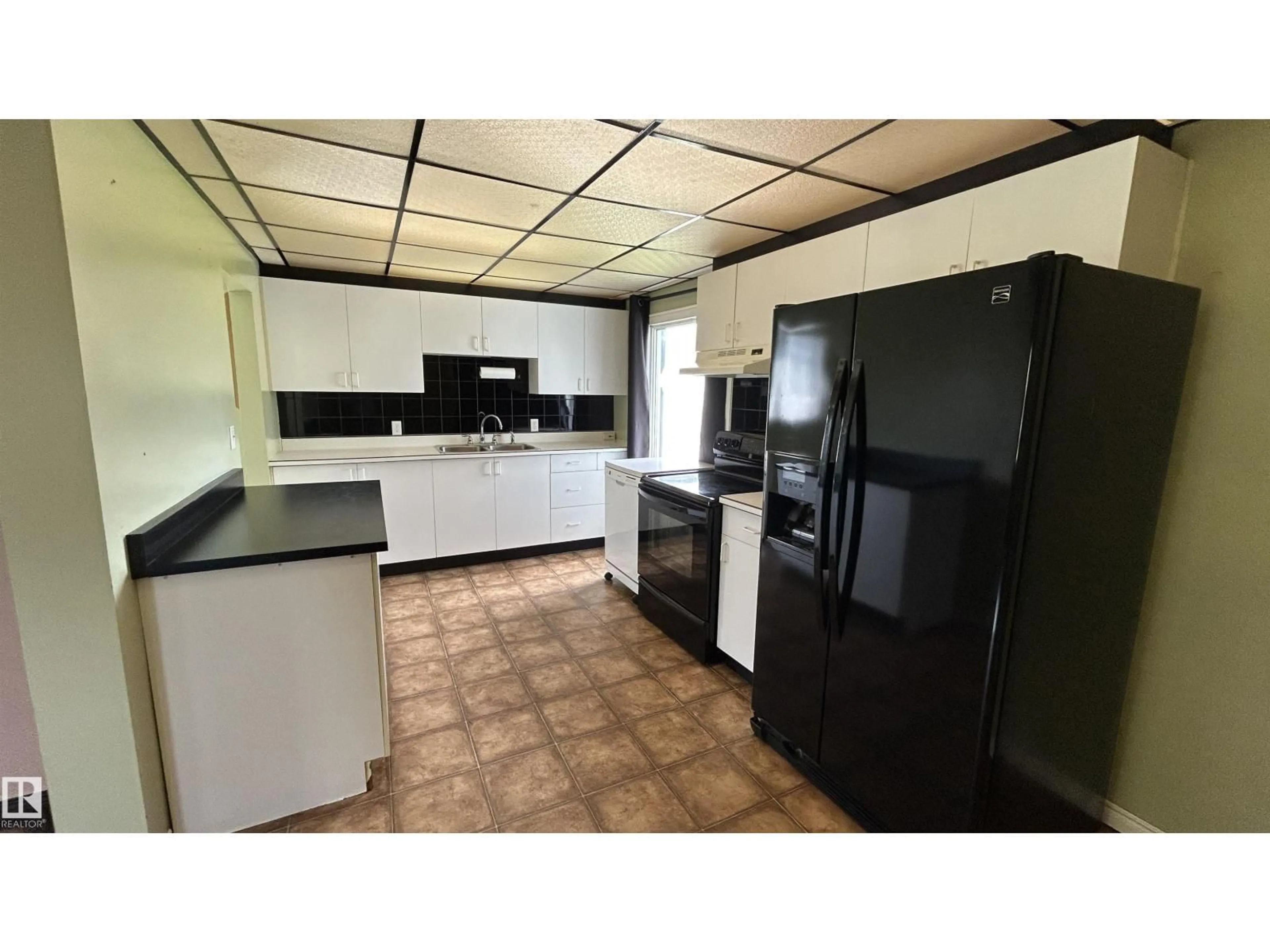 Standard kitchen, unknown for 4911 51 ST, Fort Kent Alberta T9N1H0