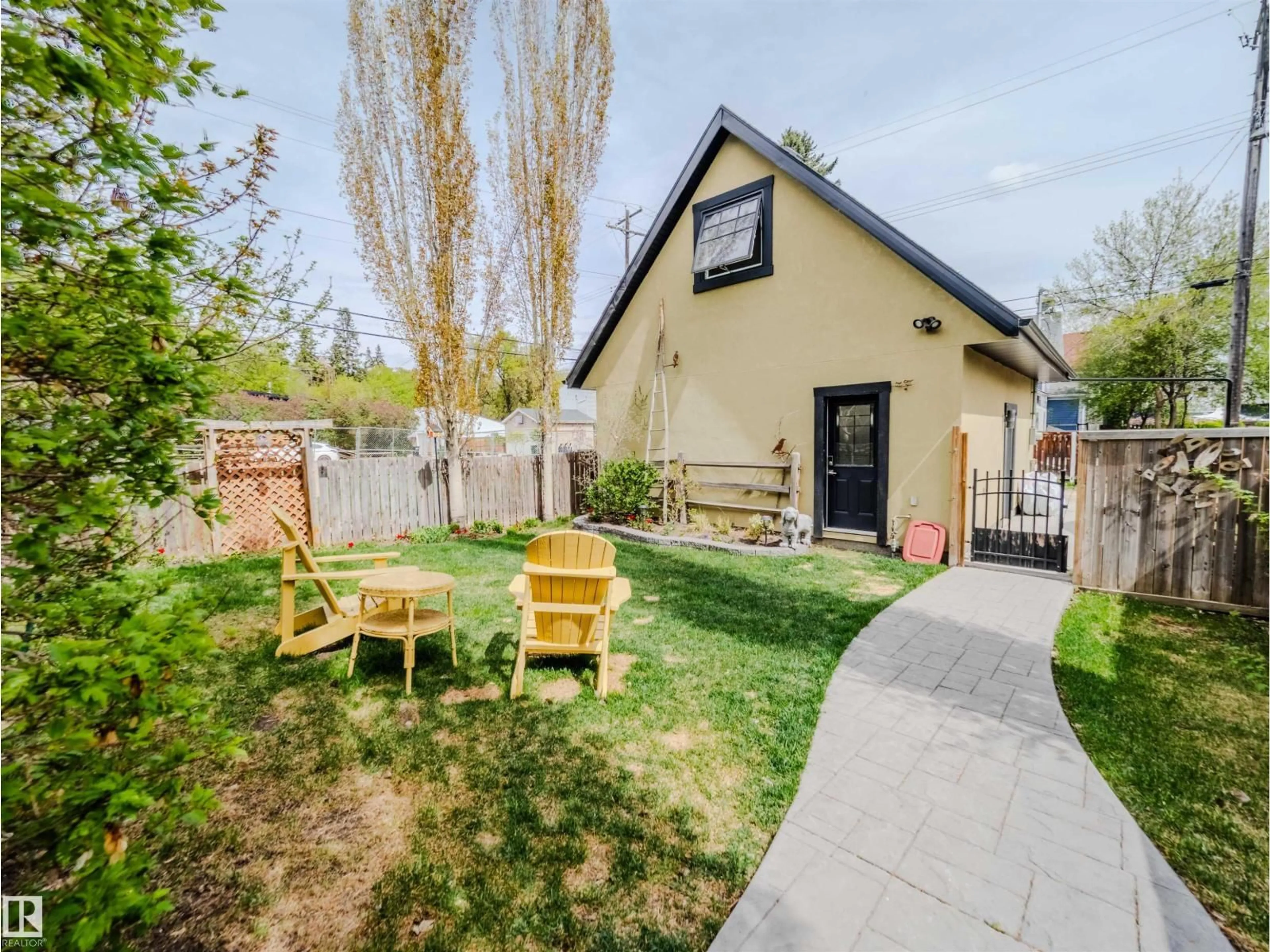 Patio, street for NW - 10067 93 ST, Edmonton Alberta T5H1W6