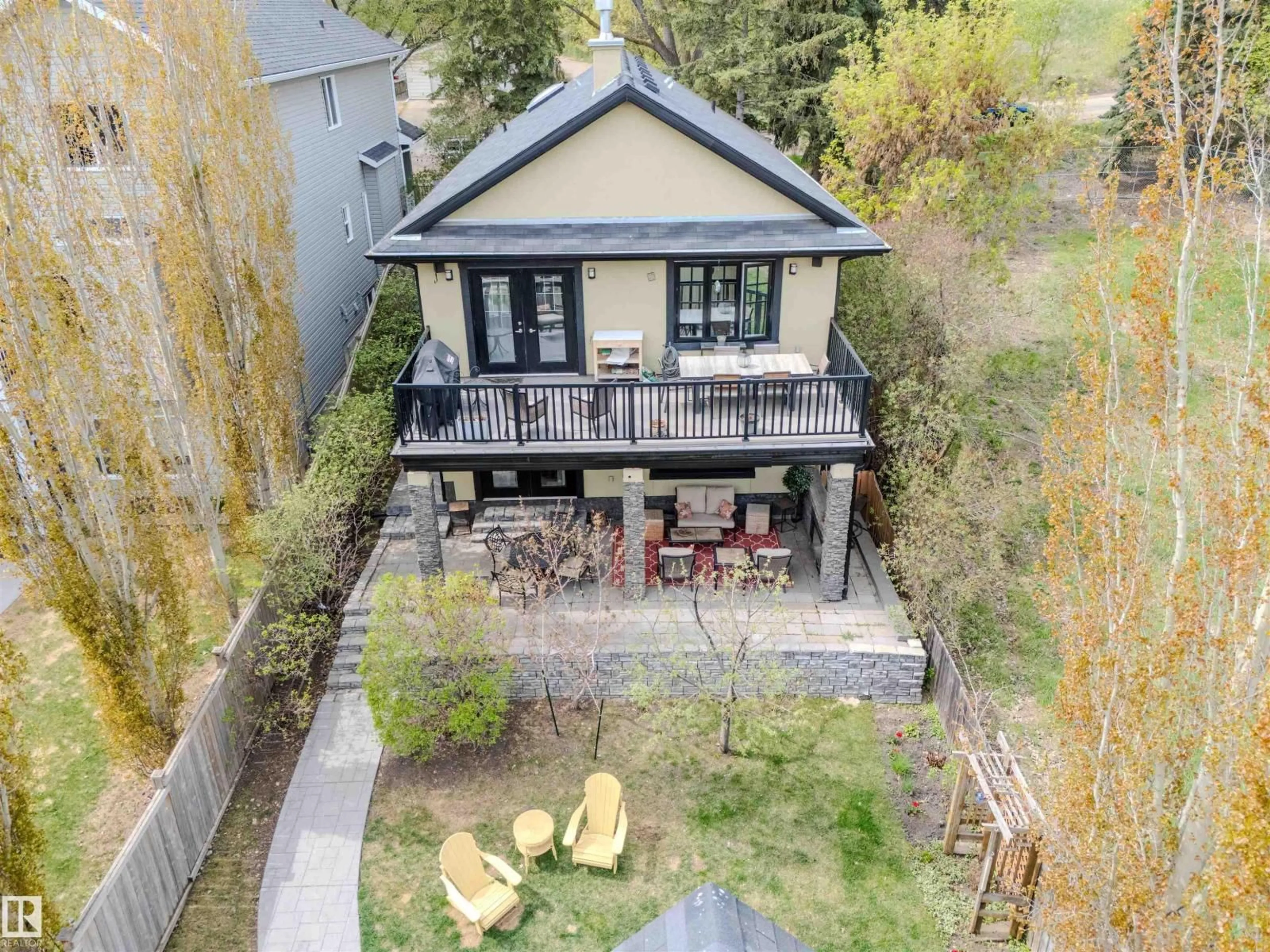 A pic from outside/outdoor area/front of a property/back of a property/a pic from drone, unknown for NW - 10067 93 ST, Edmonton Alberta T5H1W6