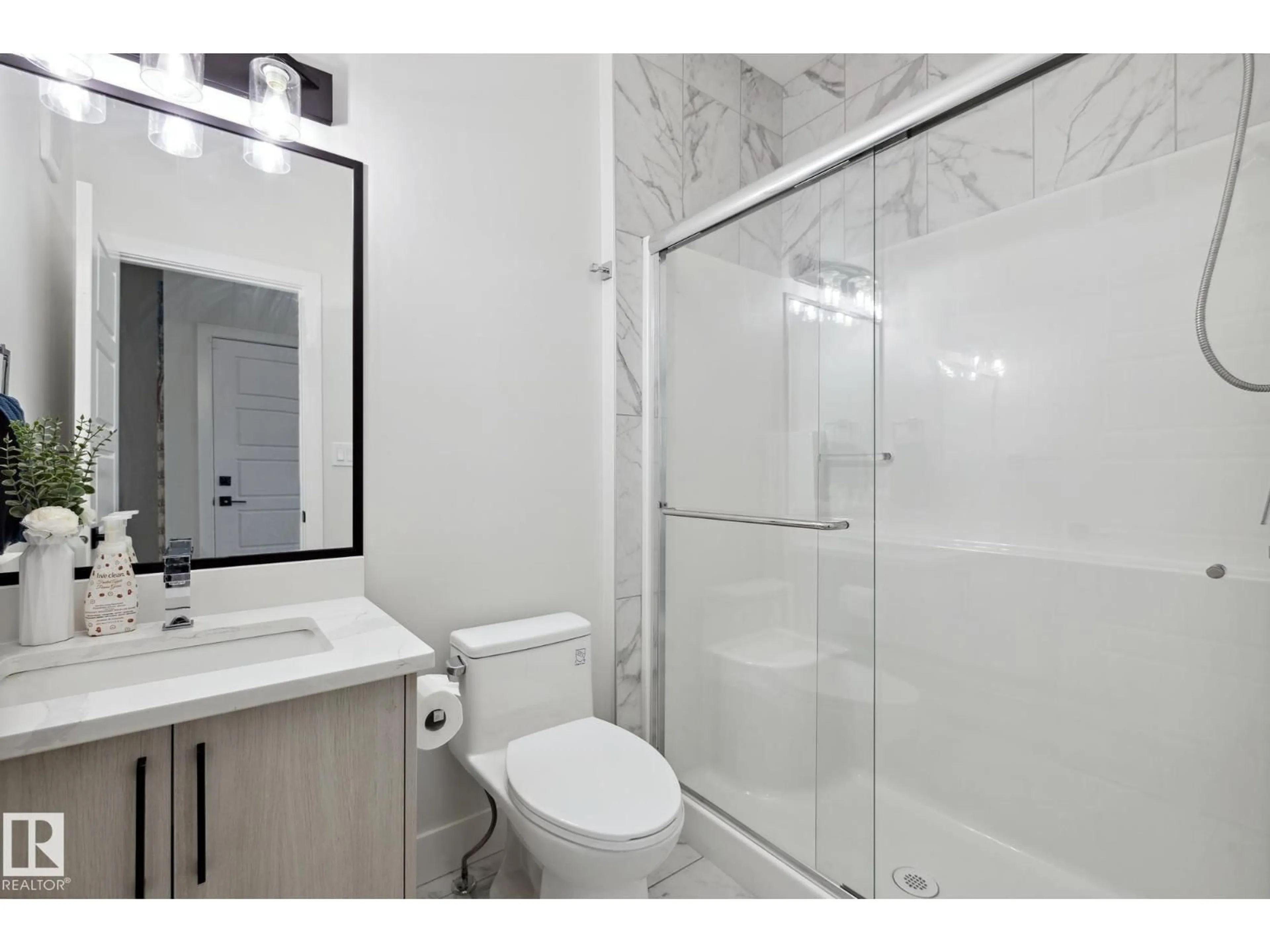 Standard bathroom, ceramic/tile floor for NW - 18204 94 ST, Edmonton Alberta T5Z0G6