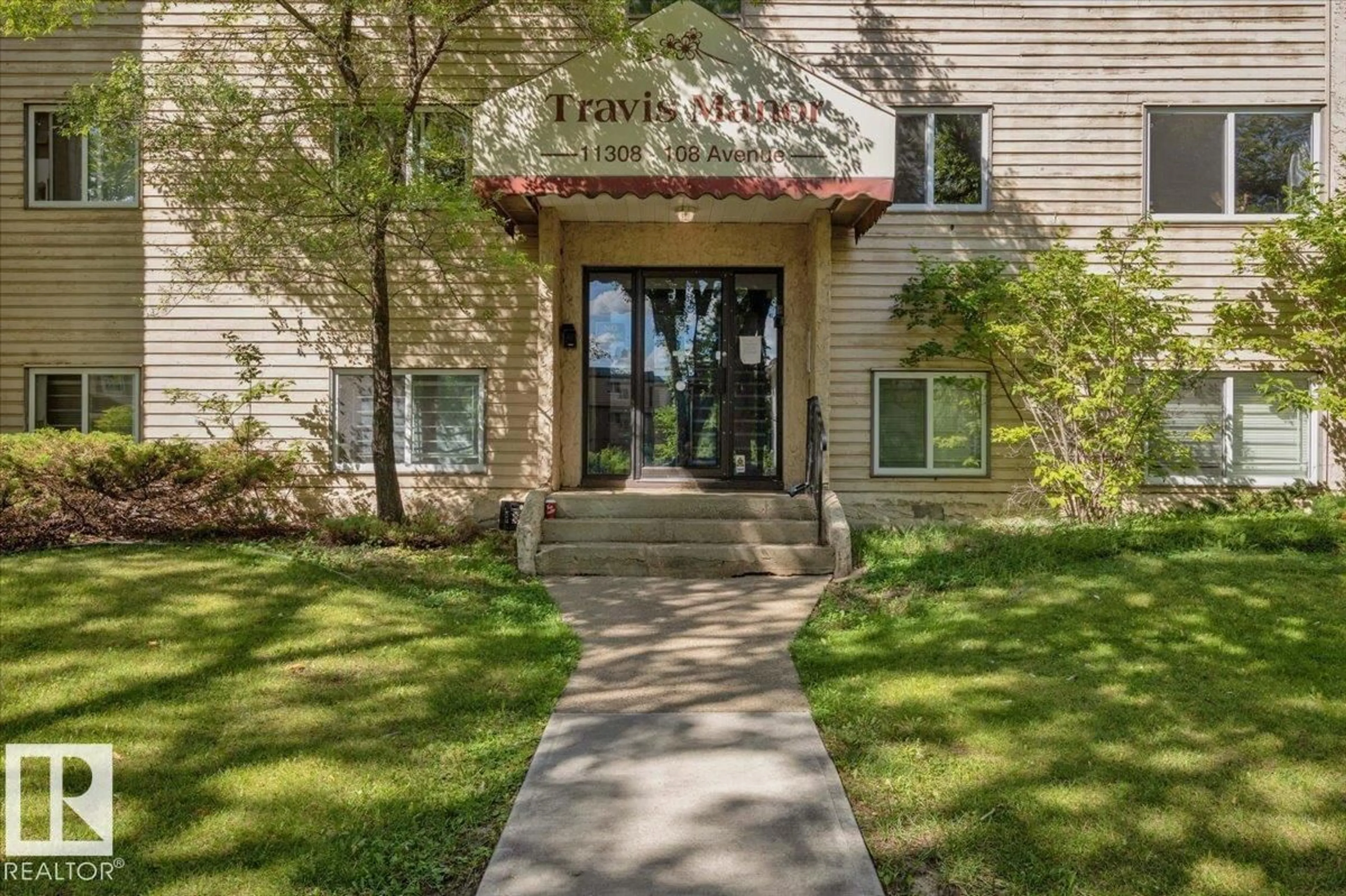 Indoor entryway for 202 - 11308 108 AV, Edmonton Alberta T5H1B6