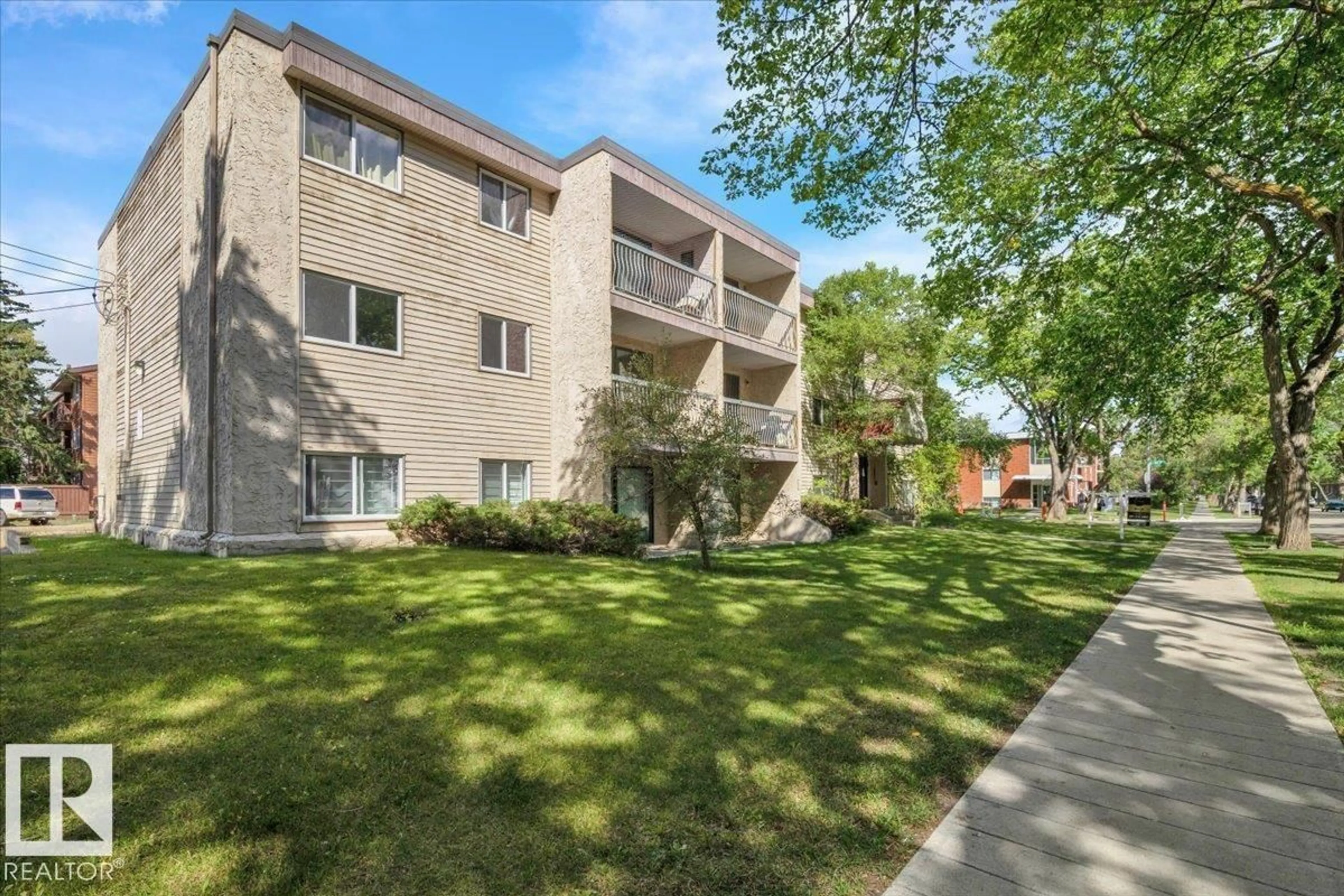 Patio, street for 202 - 11308 108 AV, Edmonton Alberta T5H1B6