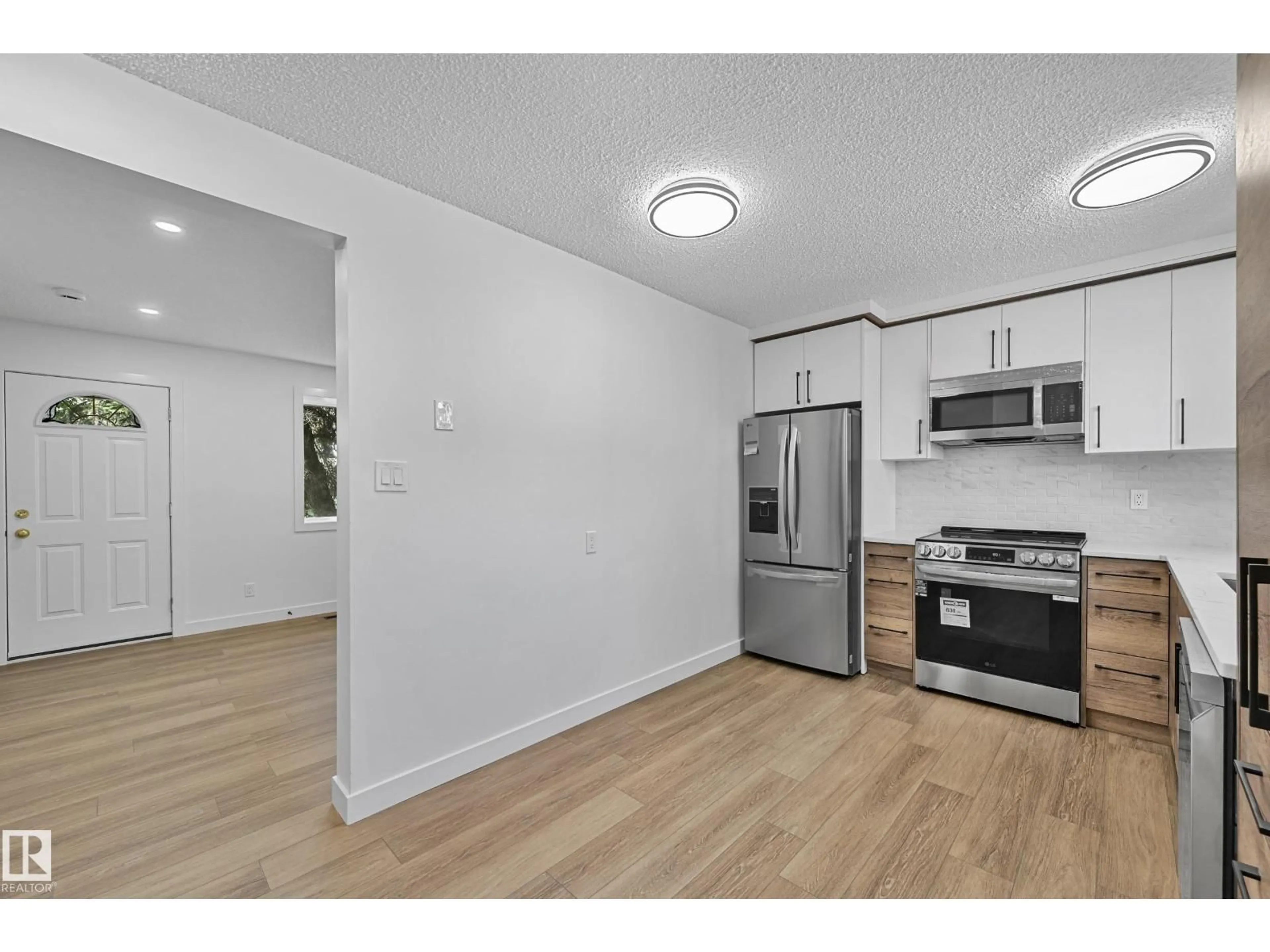 Standard kitchen, wood/laminate floor for 416 HERMITAGE RD, Edmonton Alberta T5A3K9