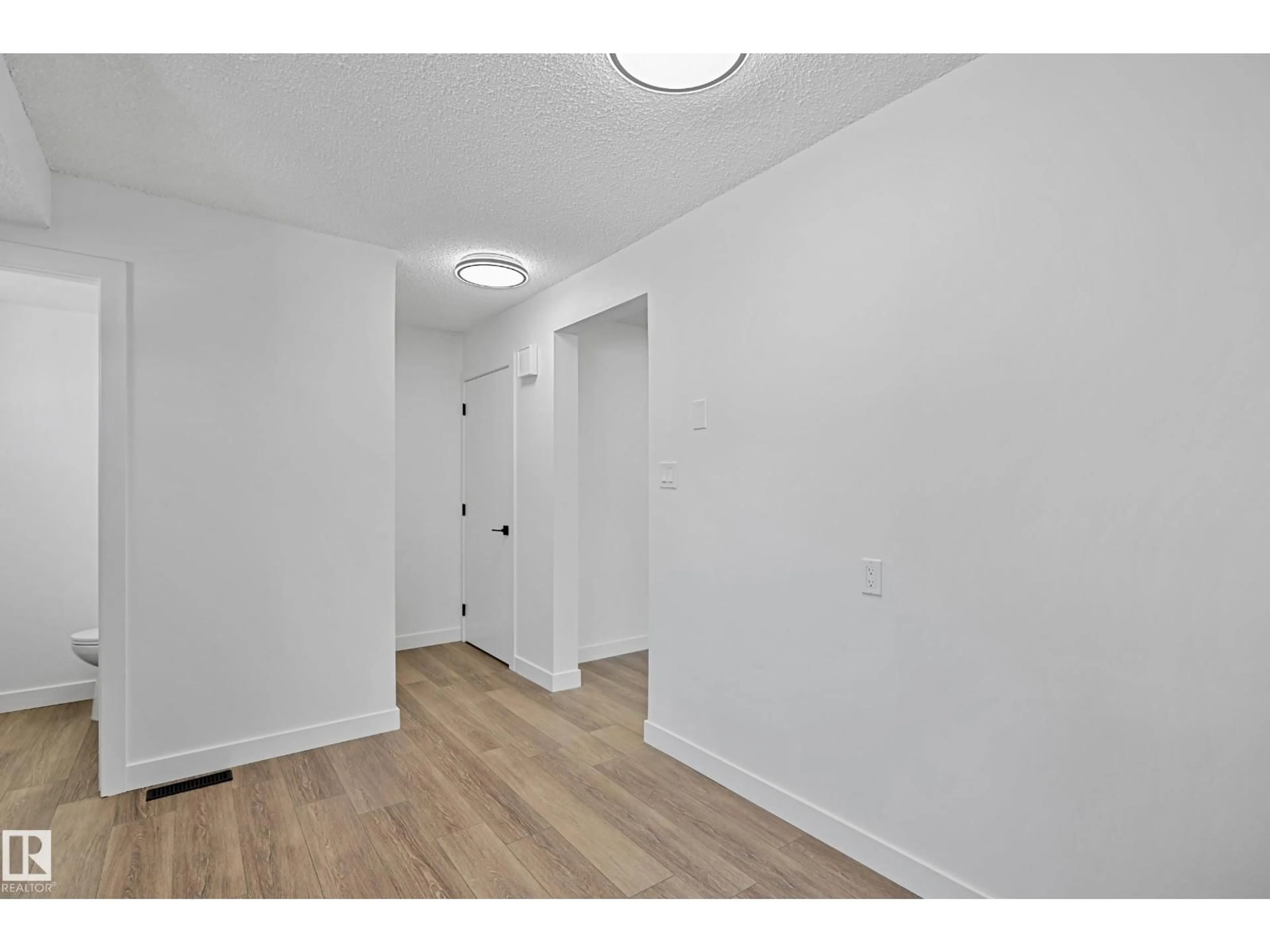 A pic of a room for 416 HERMITAGE RD, Edmonton Alberta T5A3K9