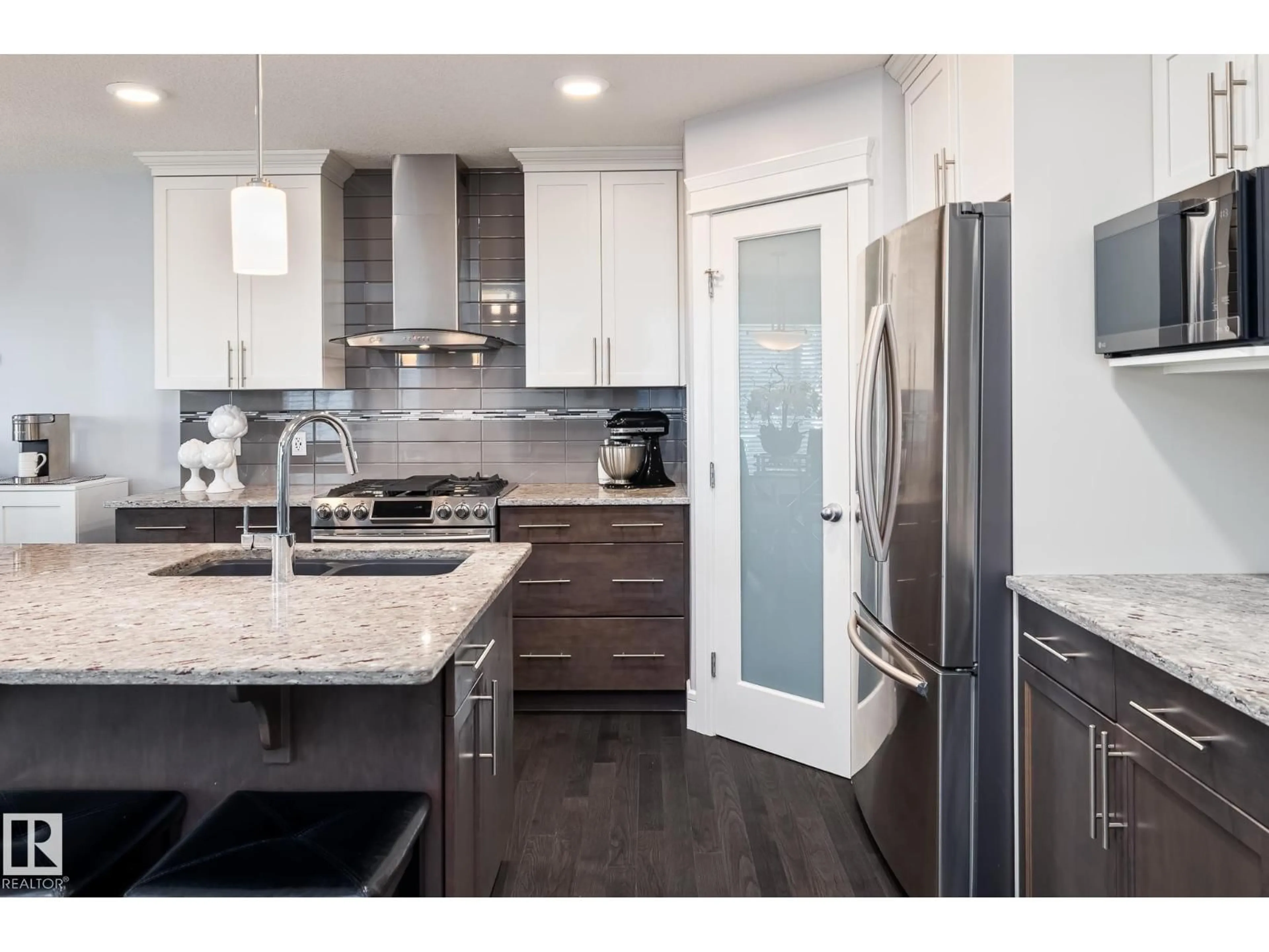 Contemporary kitchen, unknown for SW - 7132 ARMOUR LINK LI, Edmonton Alberta T6W2P1