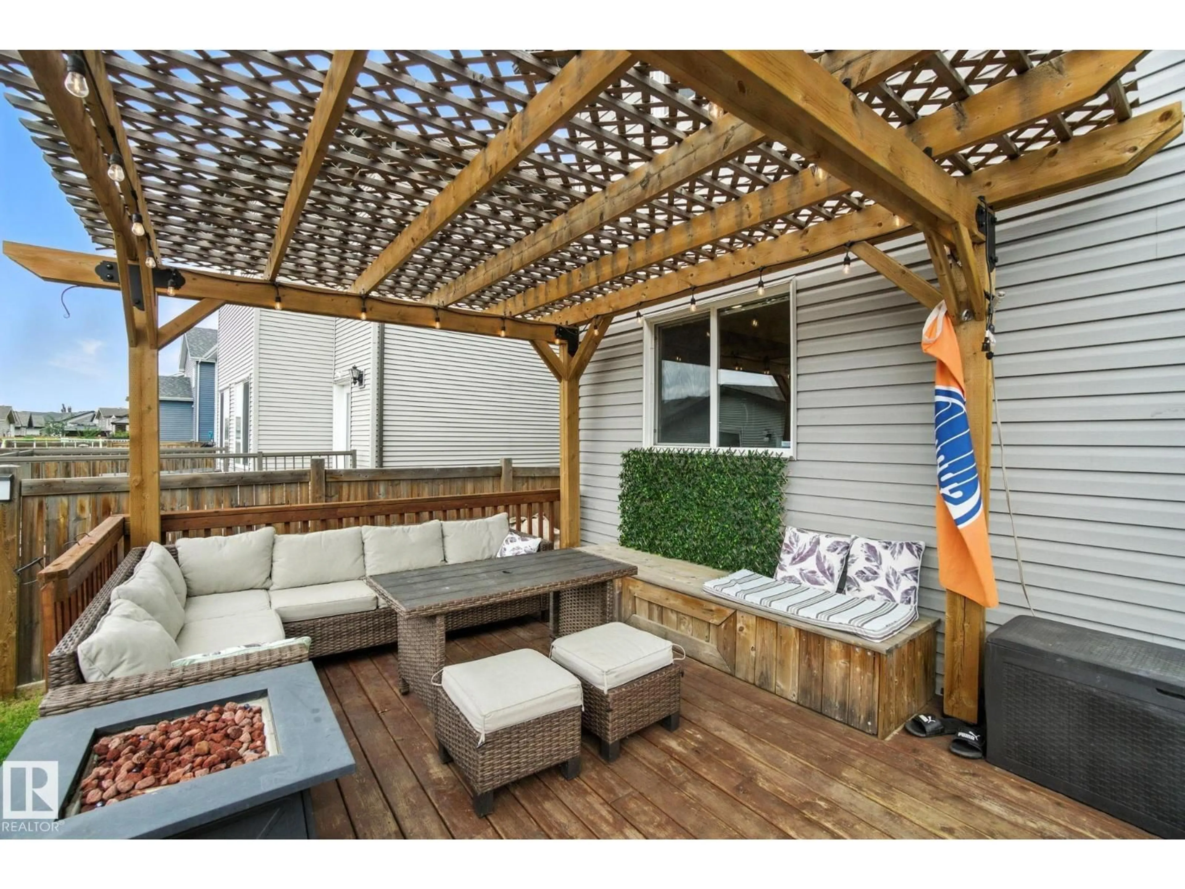 Patio, street for 1194 MCCONACHIE BV, Edmonton Alberta T5Y0V1