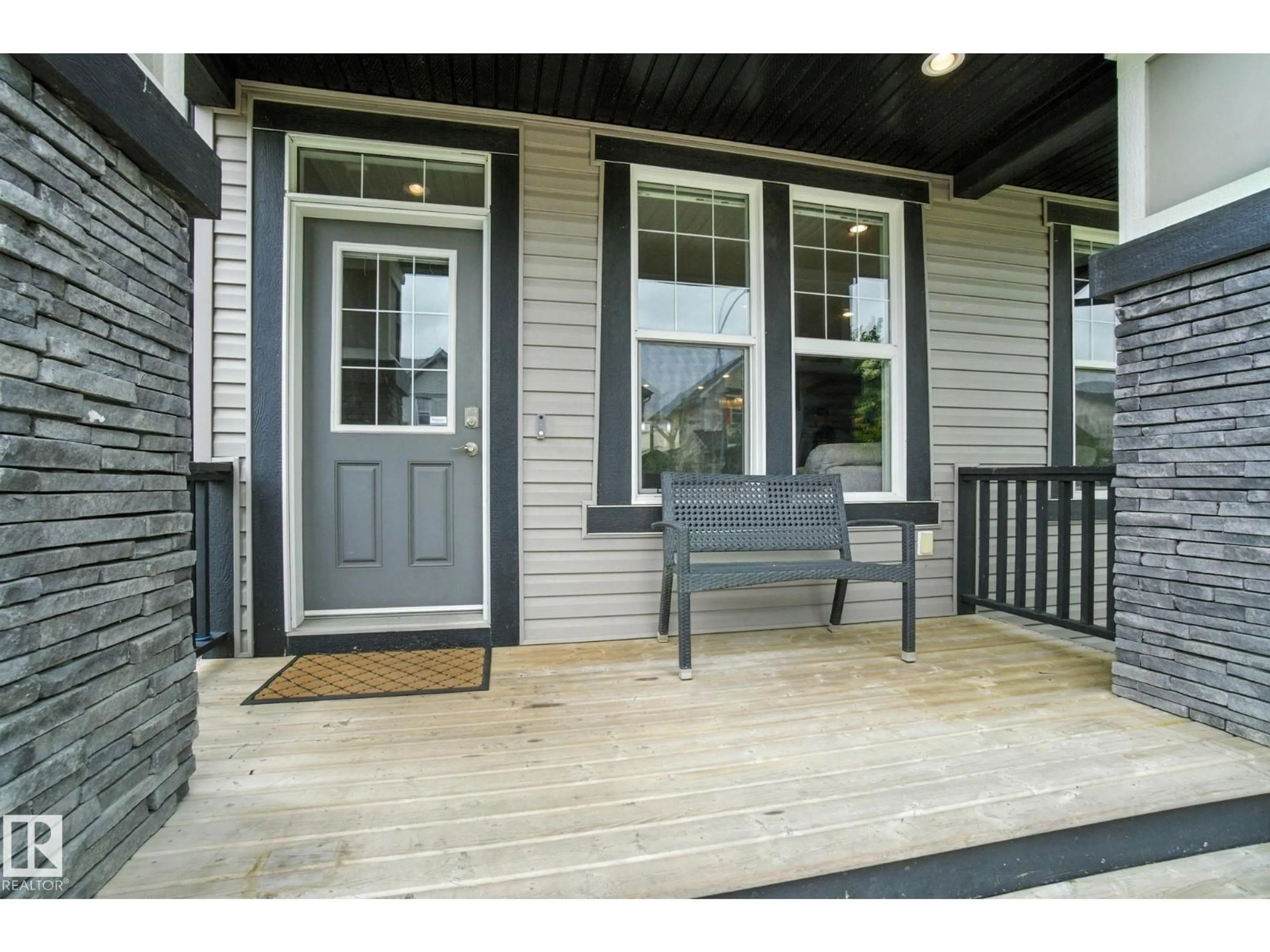 Indoor entryway for 1194 MCCONACHIE BV, Edmonton Alberta T5Y0V1