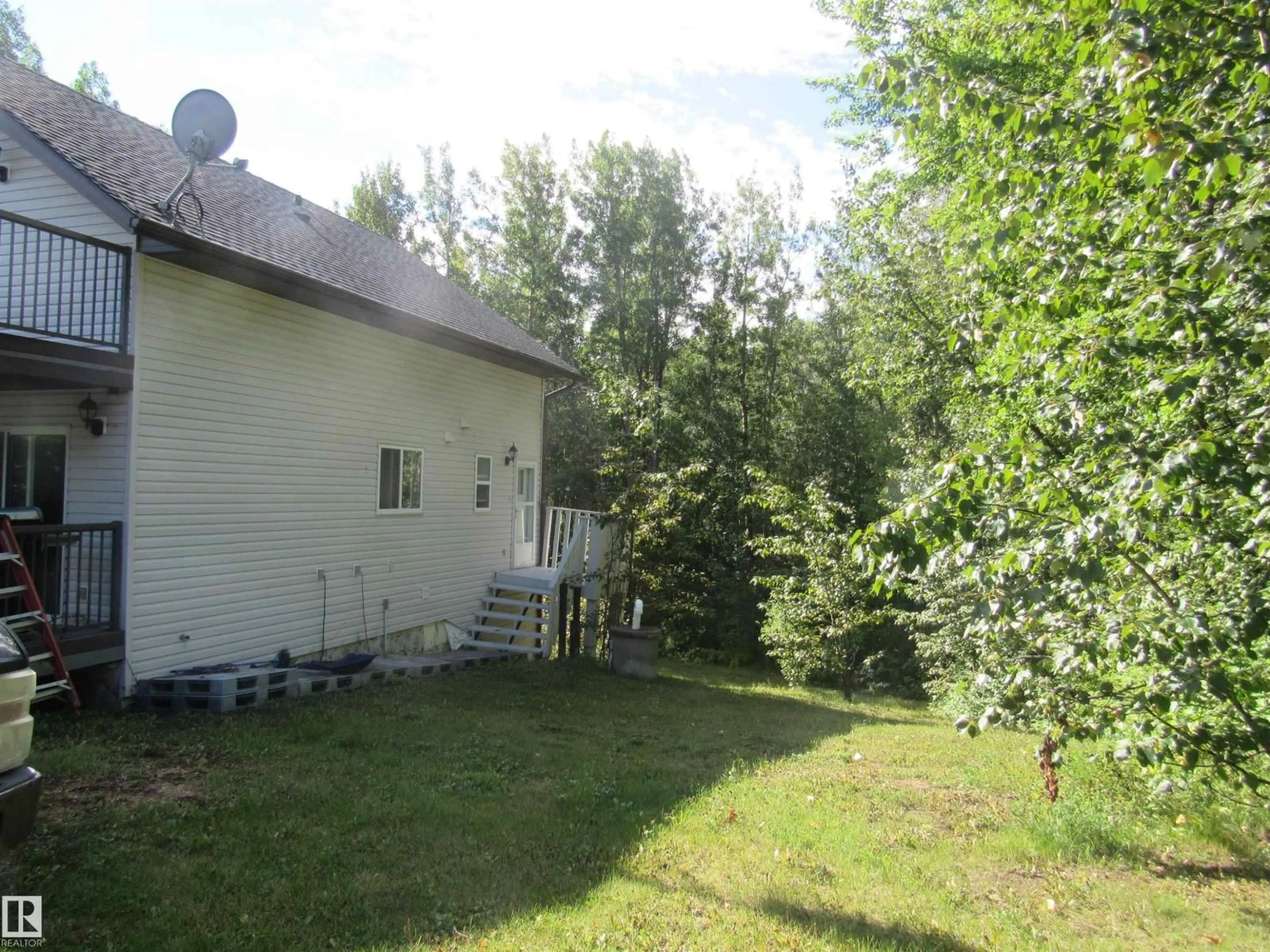 Patio, unknown for 1 HORSESHOE CRESCENT, Rural Lac Ste. Anne County Alberta T0E1A0