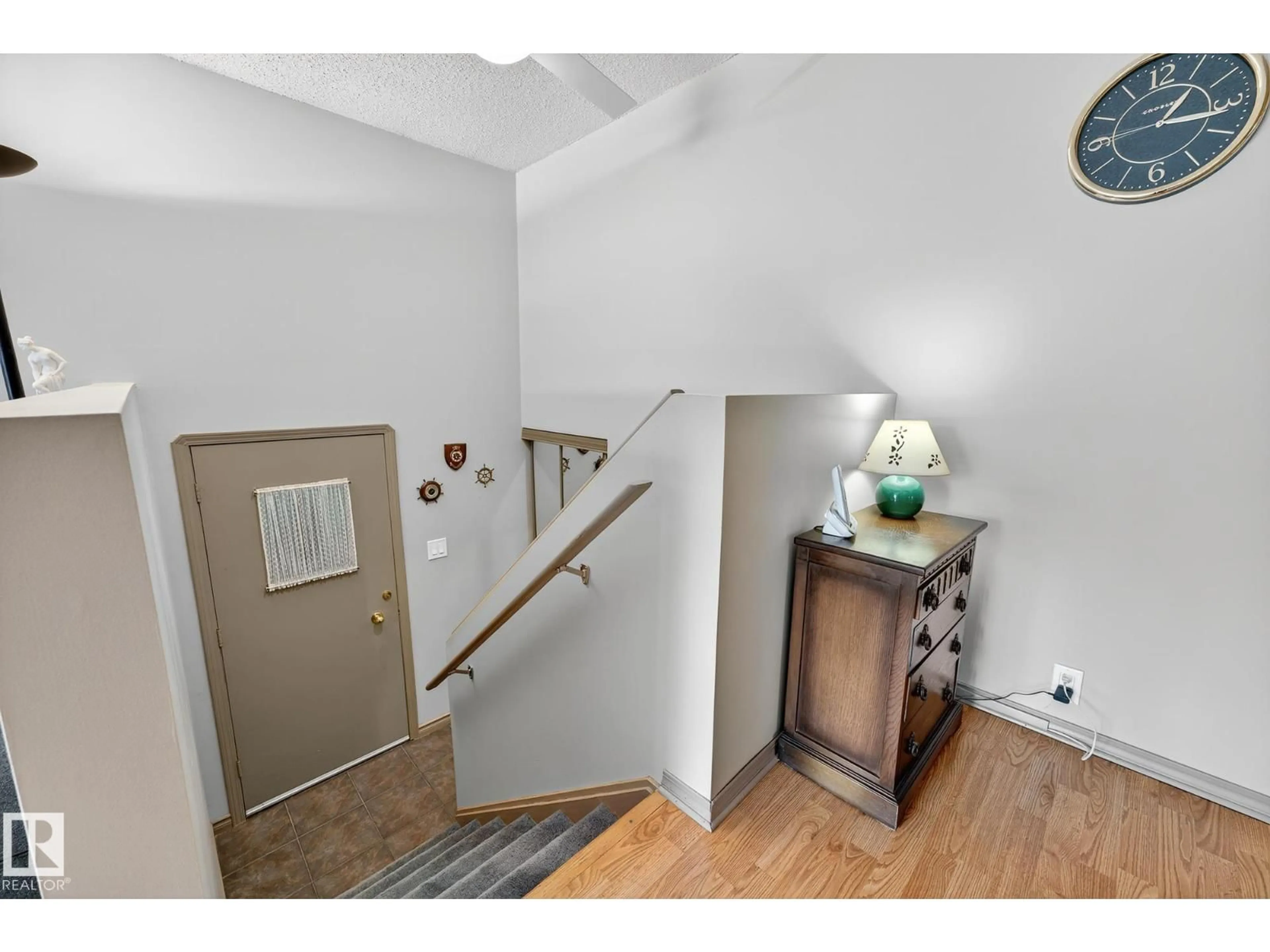 Indoor entryway for 49 GALVESTON AV, Sherwood Park Alberta T8A2N7