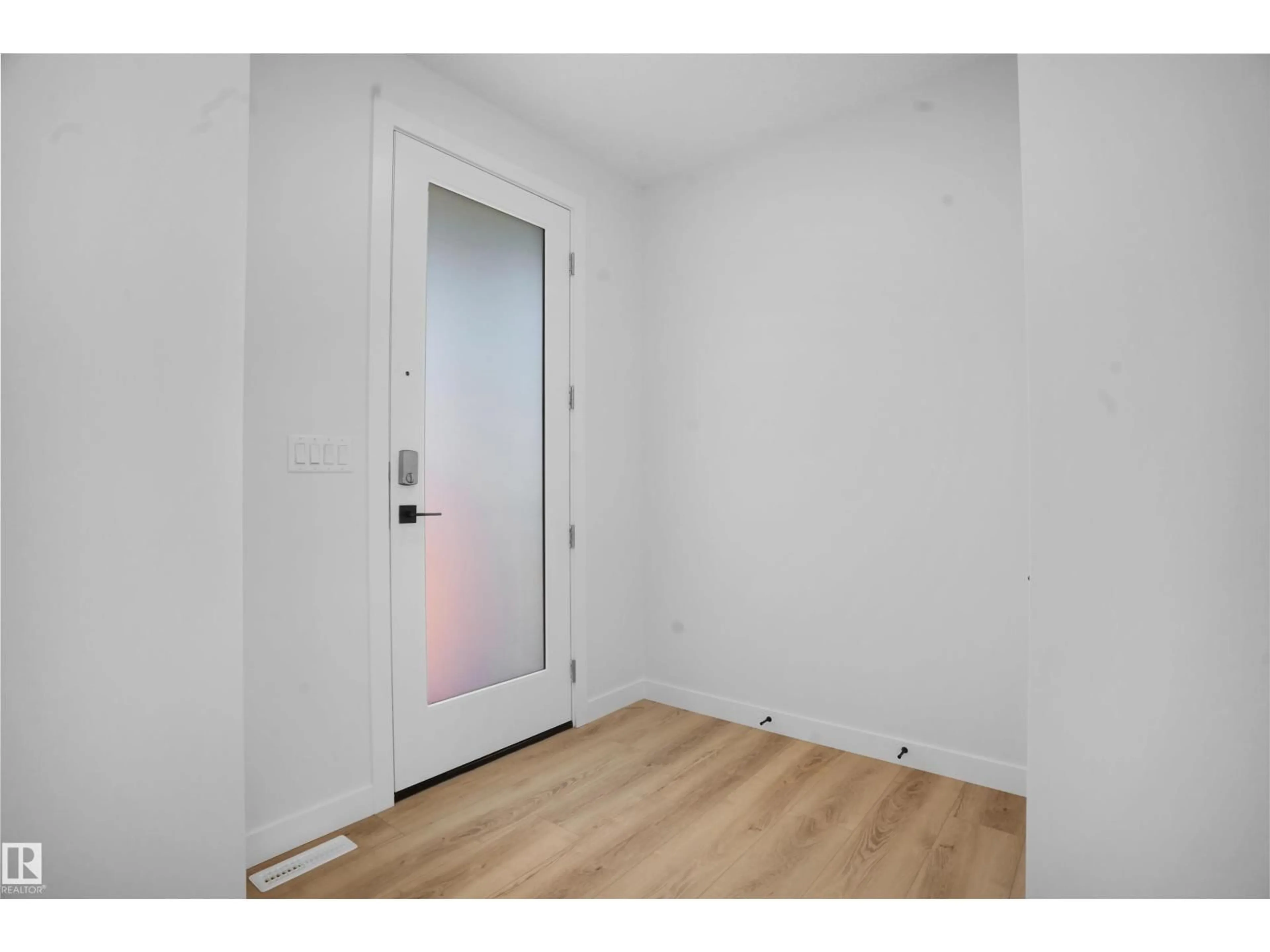 Indoor entryway for 3322 CHICKADEE DR, Edmonton Alberta T5S0V6