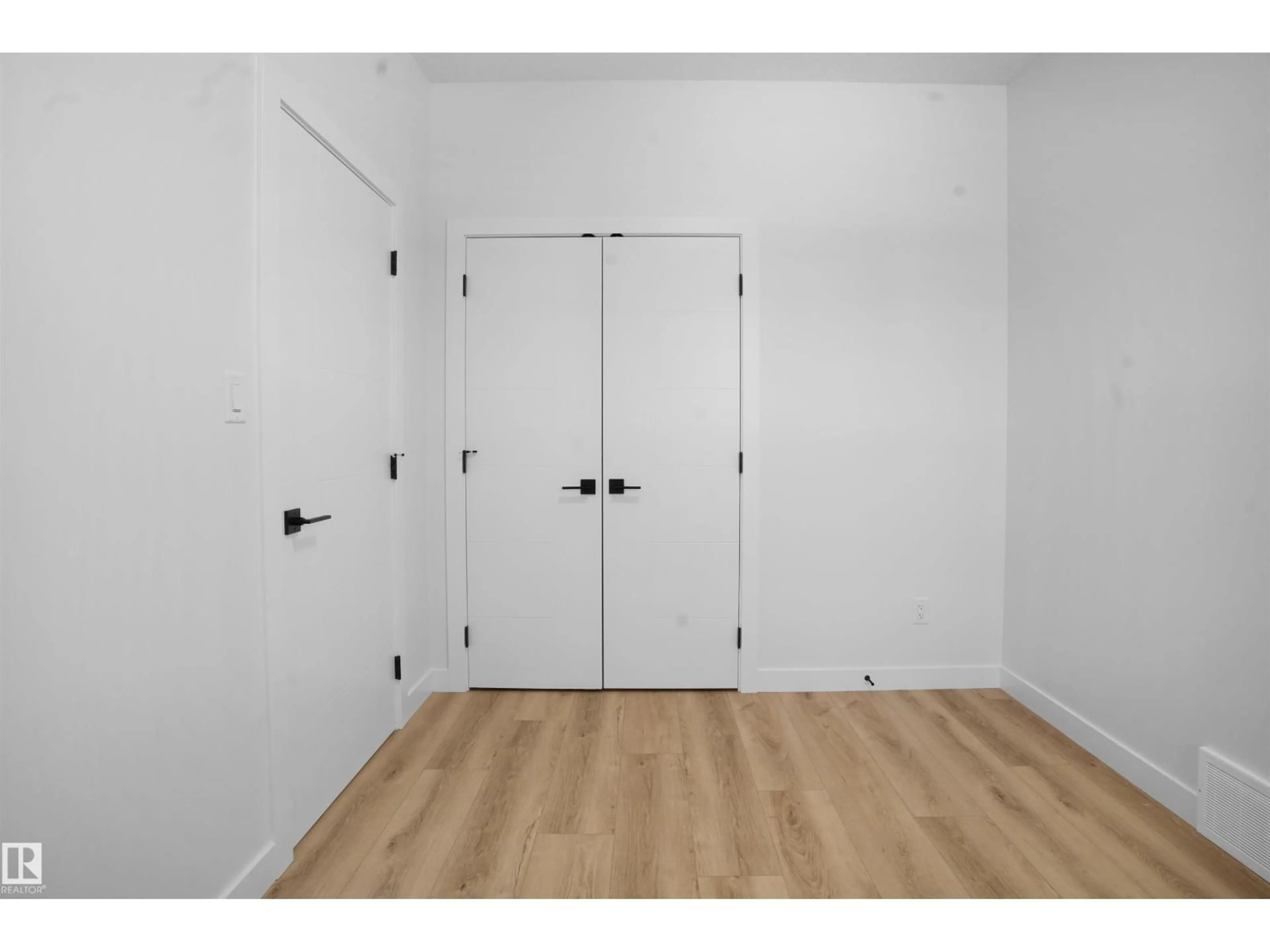 Unknown for 3322 CHICKADEE DR, Edmonton Alberta T5S0V6