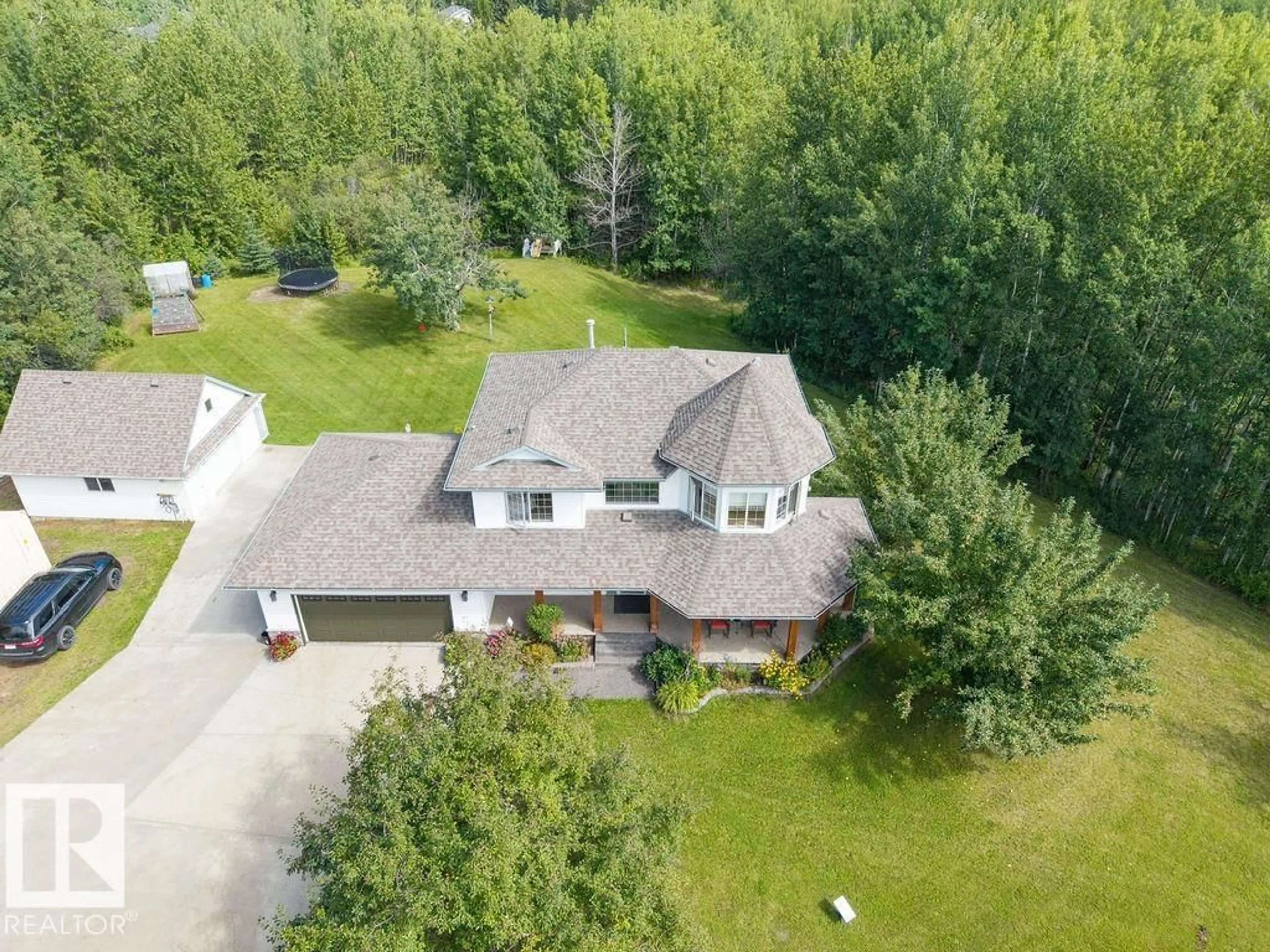 A pic from outside/outdoor area/front of a property/back of a property/a pic from drone, unknown for 18 - 54106 RGE ROAD 275, Rural Parkland County Alberta T7X3V3