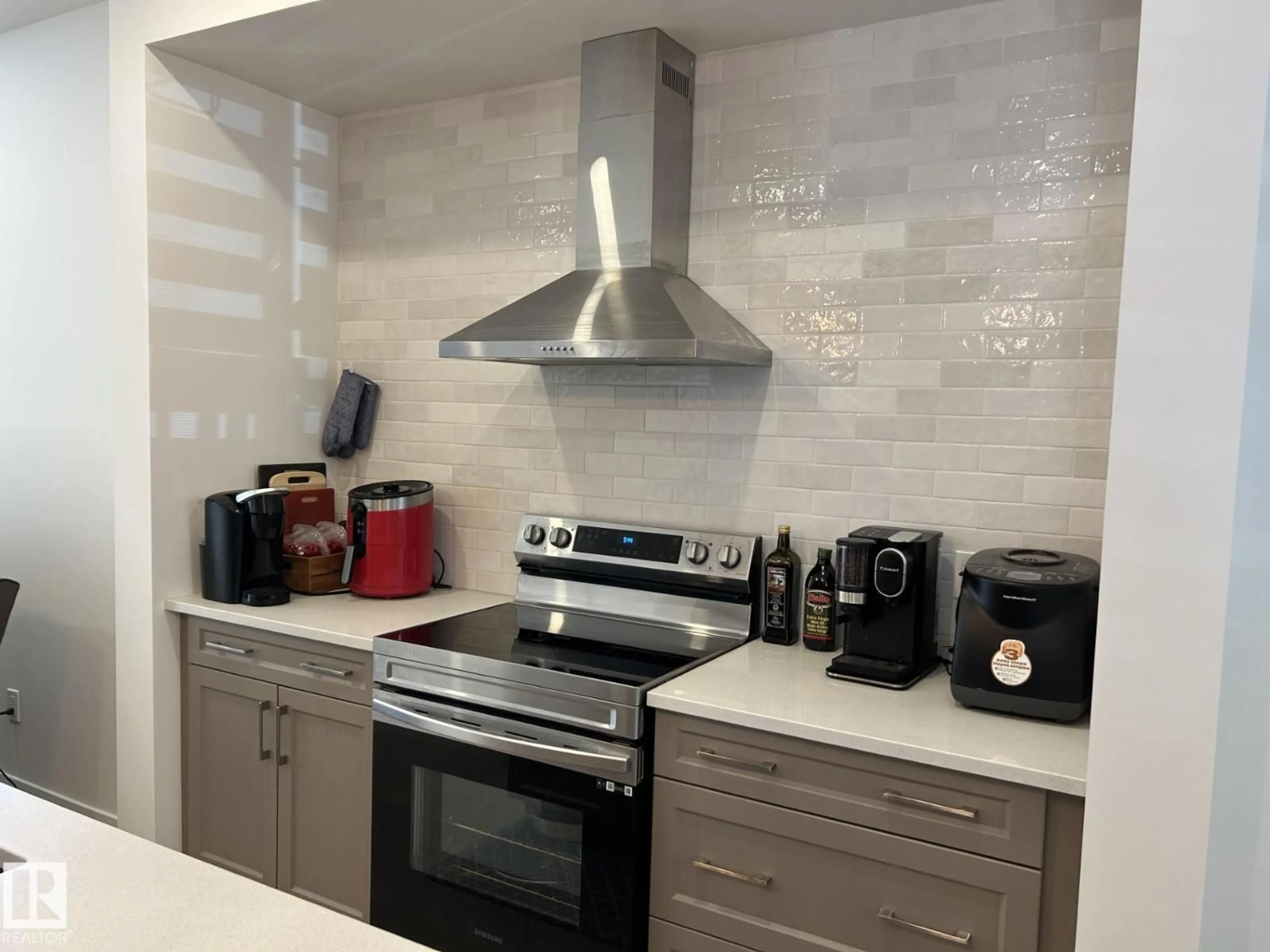 Standard kitchen, ceramic/tile floor for NW - 12144 83 ST, Edmonton Alberta T5B2Z9