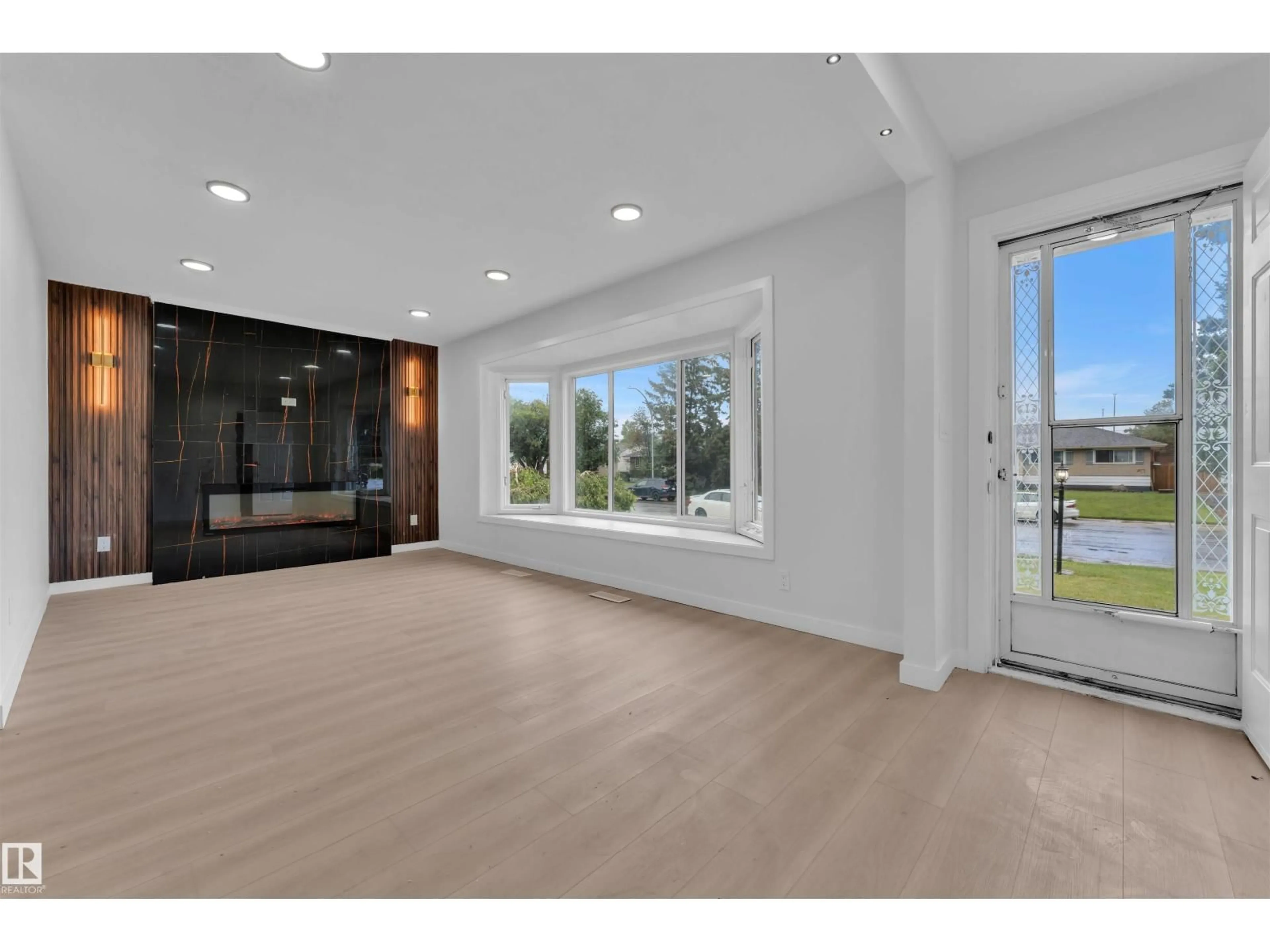 Unknown for 15965 110B AV, Edmonton Alberta T5P1J5