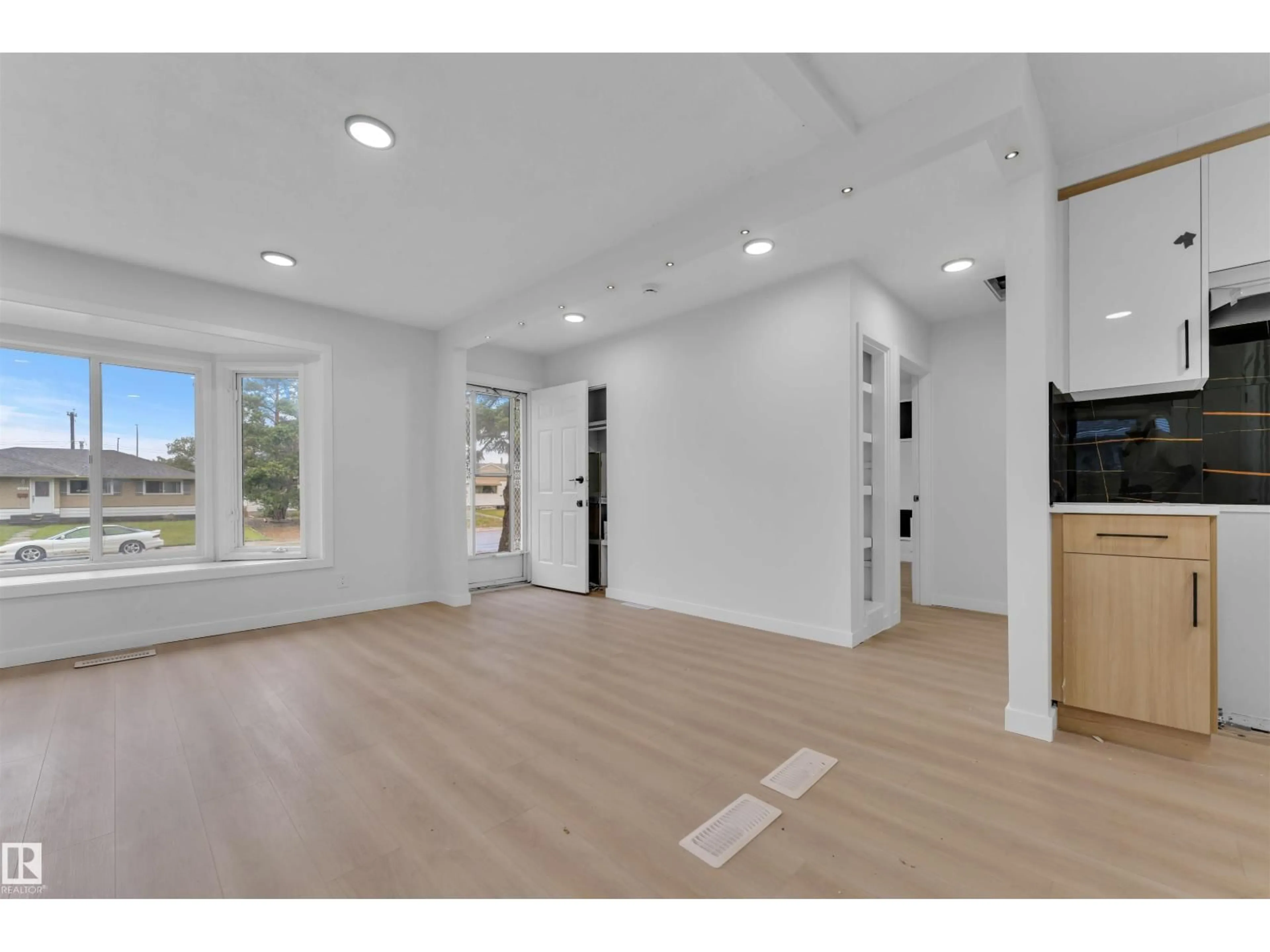 Unknown for 15965 110B AV, Edmonton Alberta T5P1J5