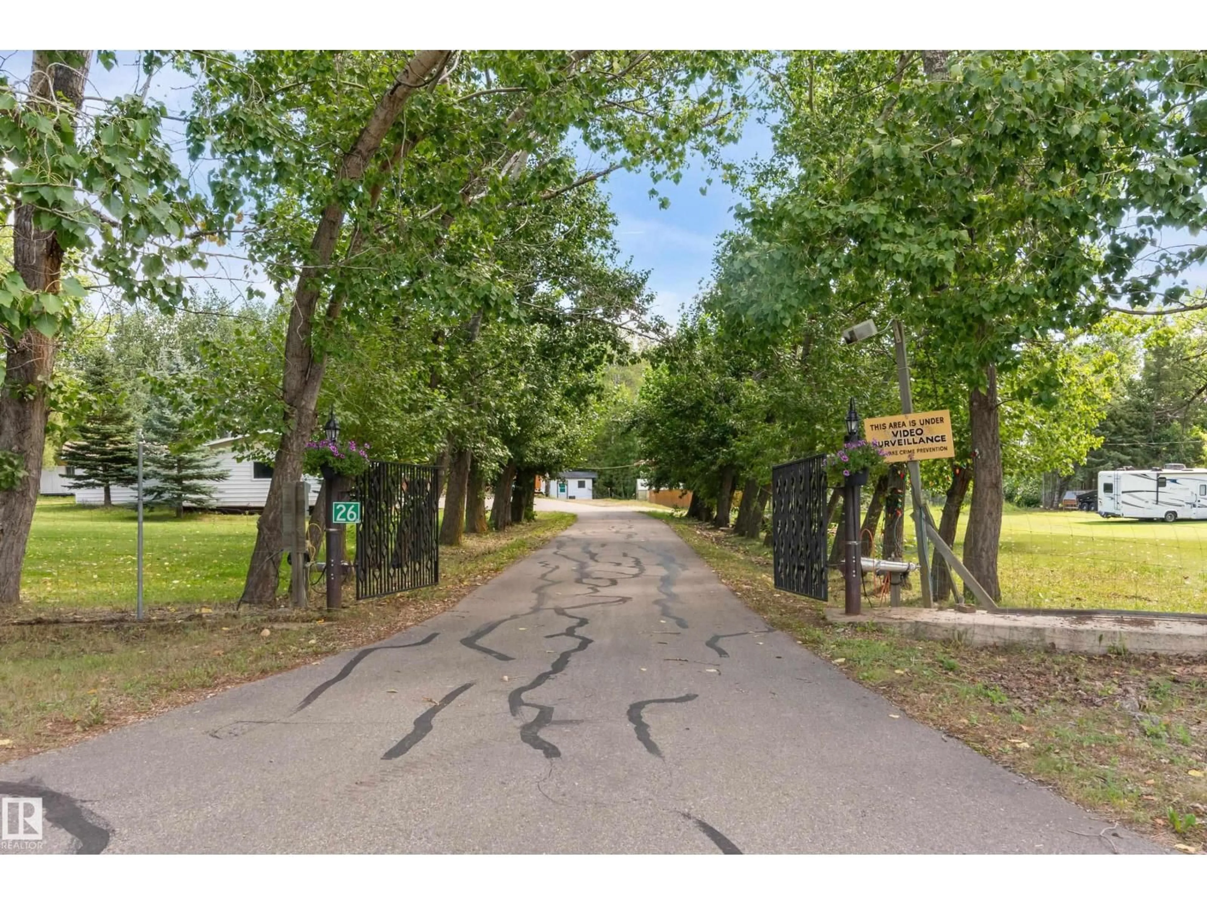 A pic from outside/outdoor area/front of a property/back of a property/a pic from drone, unknown for 26 OAKWOOD DR, Rural Parkland County Alberta T7X2T4