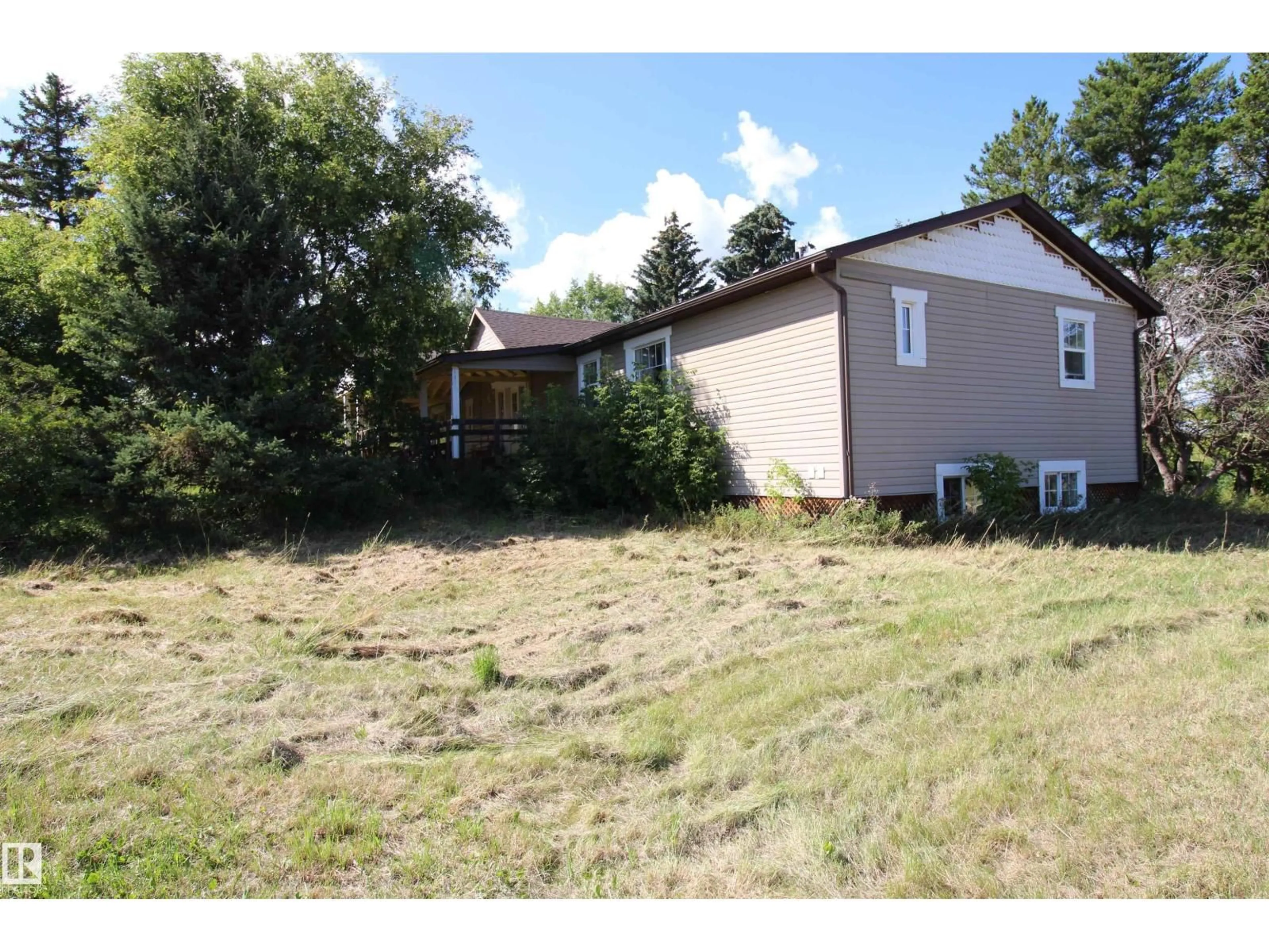 A pic from outside/outdoor area/front of a property/back of a property/a pic from drone, unknown for 6305 TWP ROAD 552, Rural Lac Ste. Anne County Alberta T0E2A0