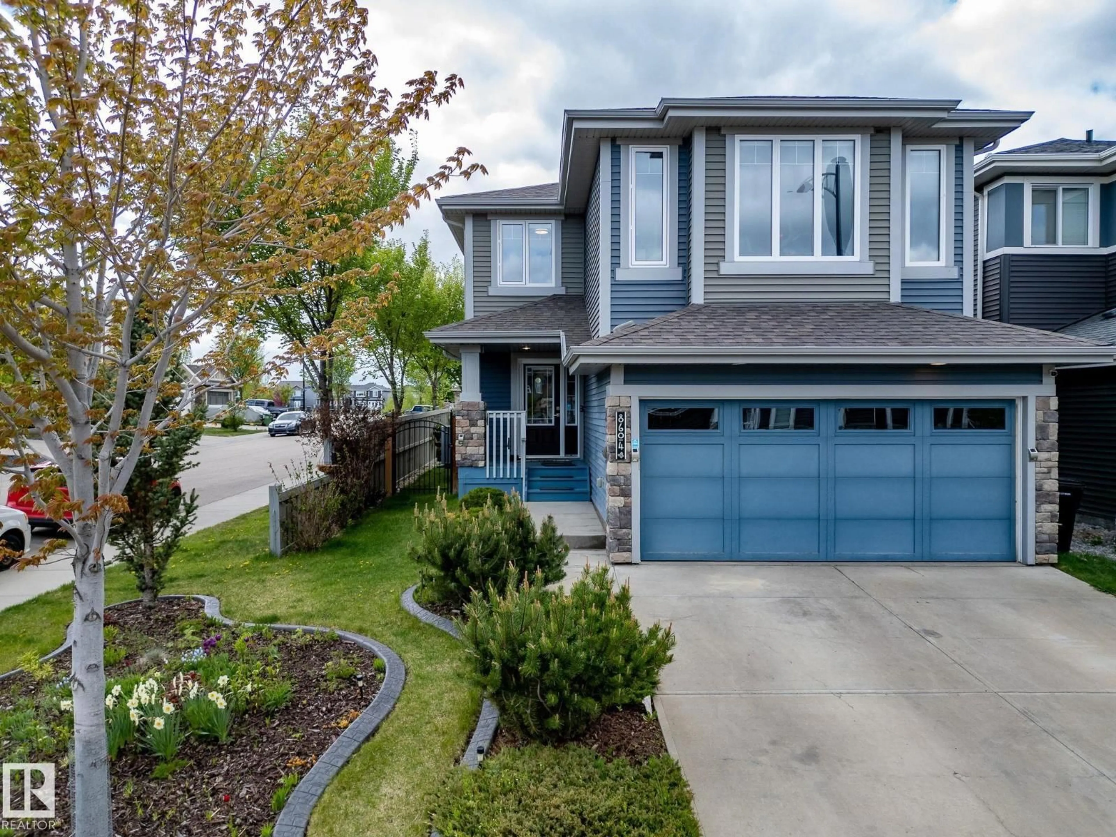Home with vinyl exterior material, street for 8604 217 ST, Edmonton Alberta T5T4R5
