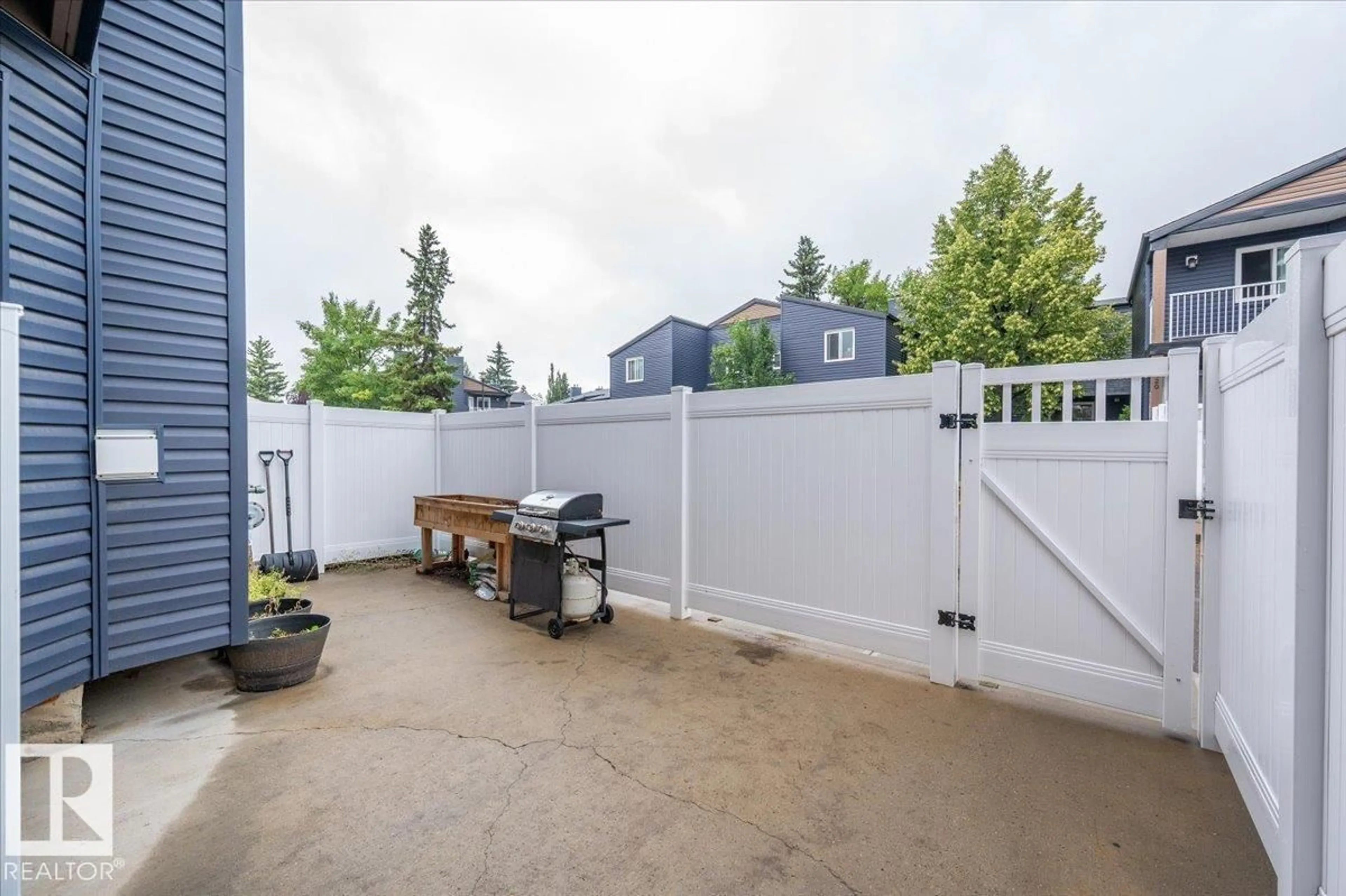 Patio, street for 3540 42 ST, Edmonton Alberta T6L5A1
