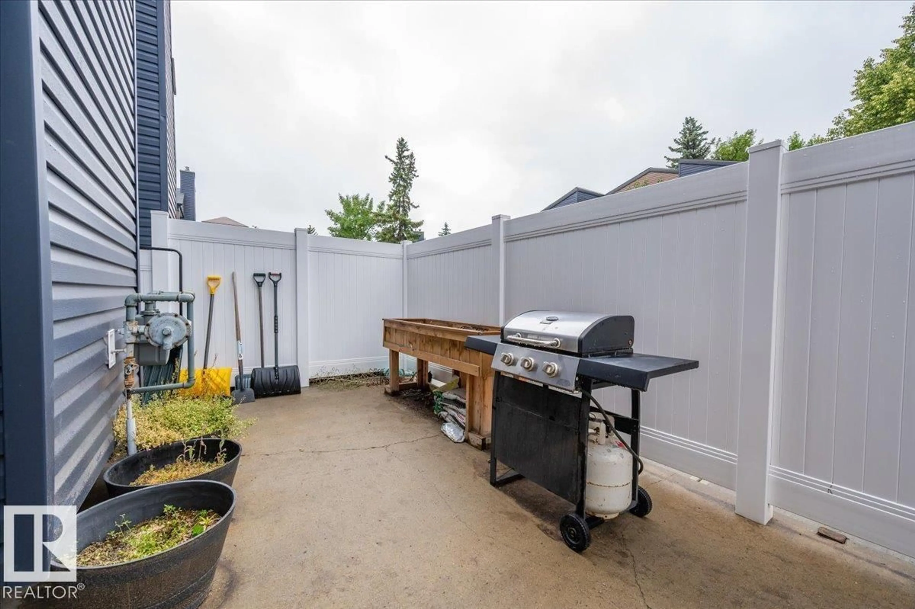 Patio, street for 3540 42 ST, Edmonton Alberta T6L5A1